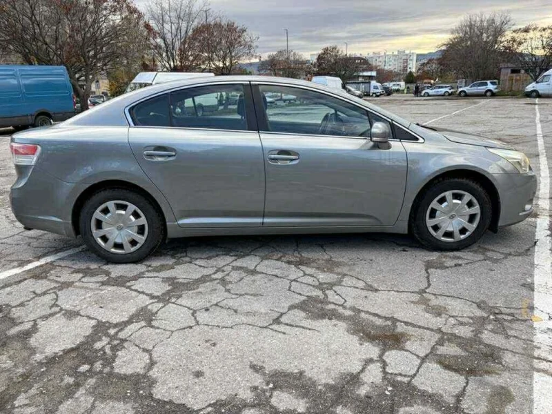 Toyota Avensis 2.0 D-4D, снимка 4 - Автомобили и джипове - 52443974