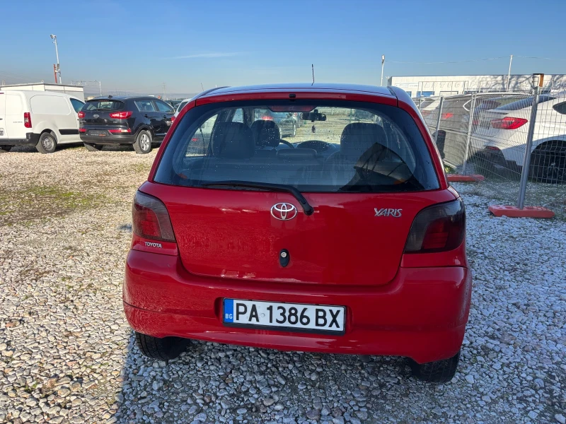 Toyota Yaris 1.0 i, снимка 7 - Автомобили и джипове - 52876487