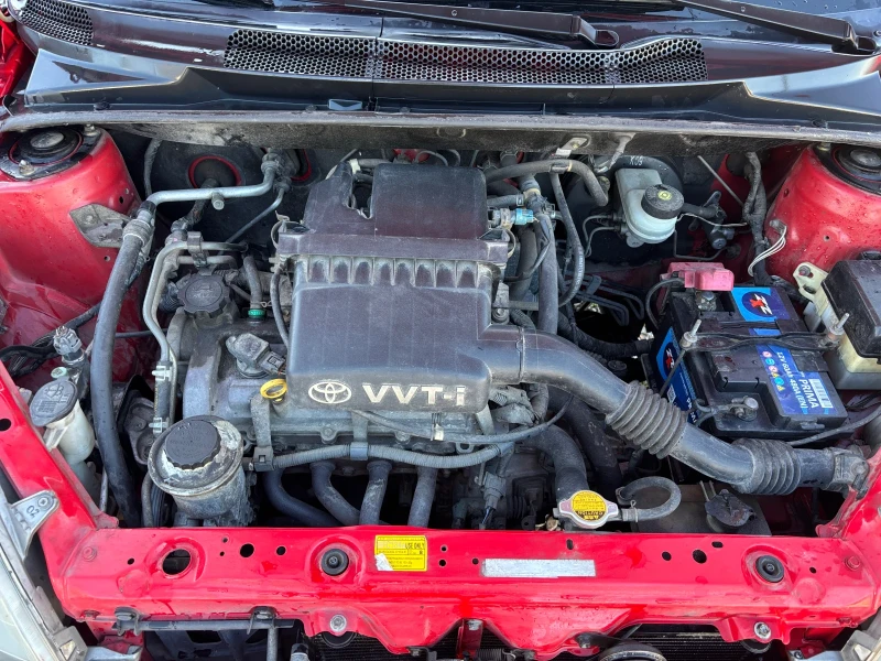 Toyota Yaris 1.0 i, снимка 15 - Автомобили и джипове - 52876487