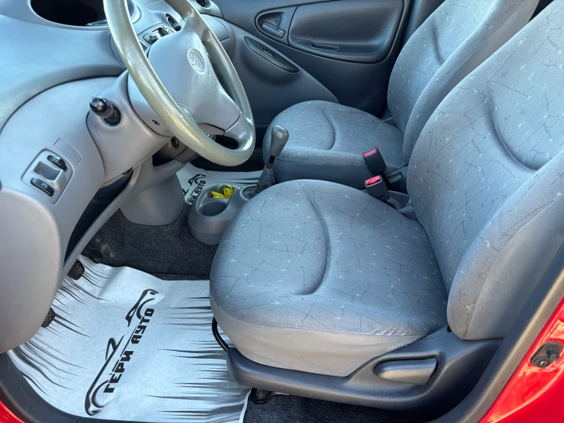 Toyota Yaris 1.0 i, снимка 10 - Автомобили и джипове - 52876487