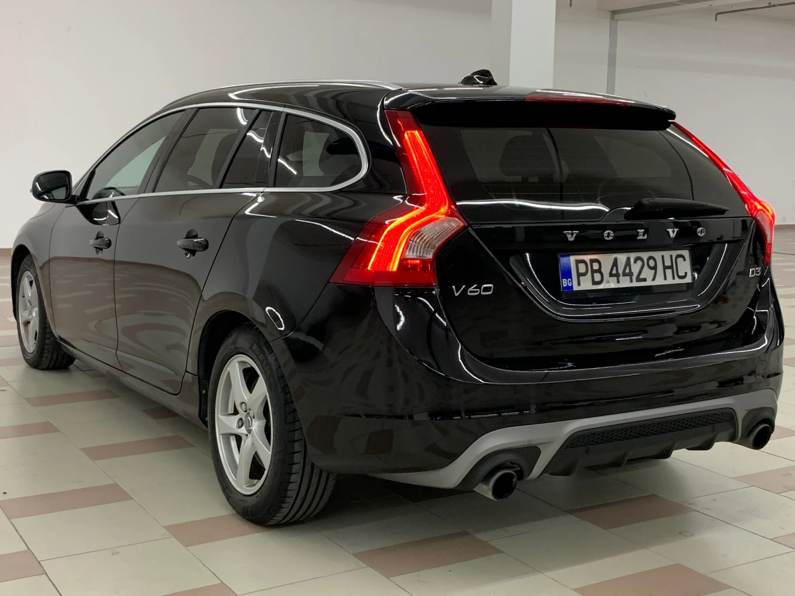 Volvo V60 D3 2.0d - изображение 4