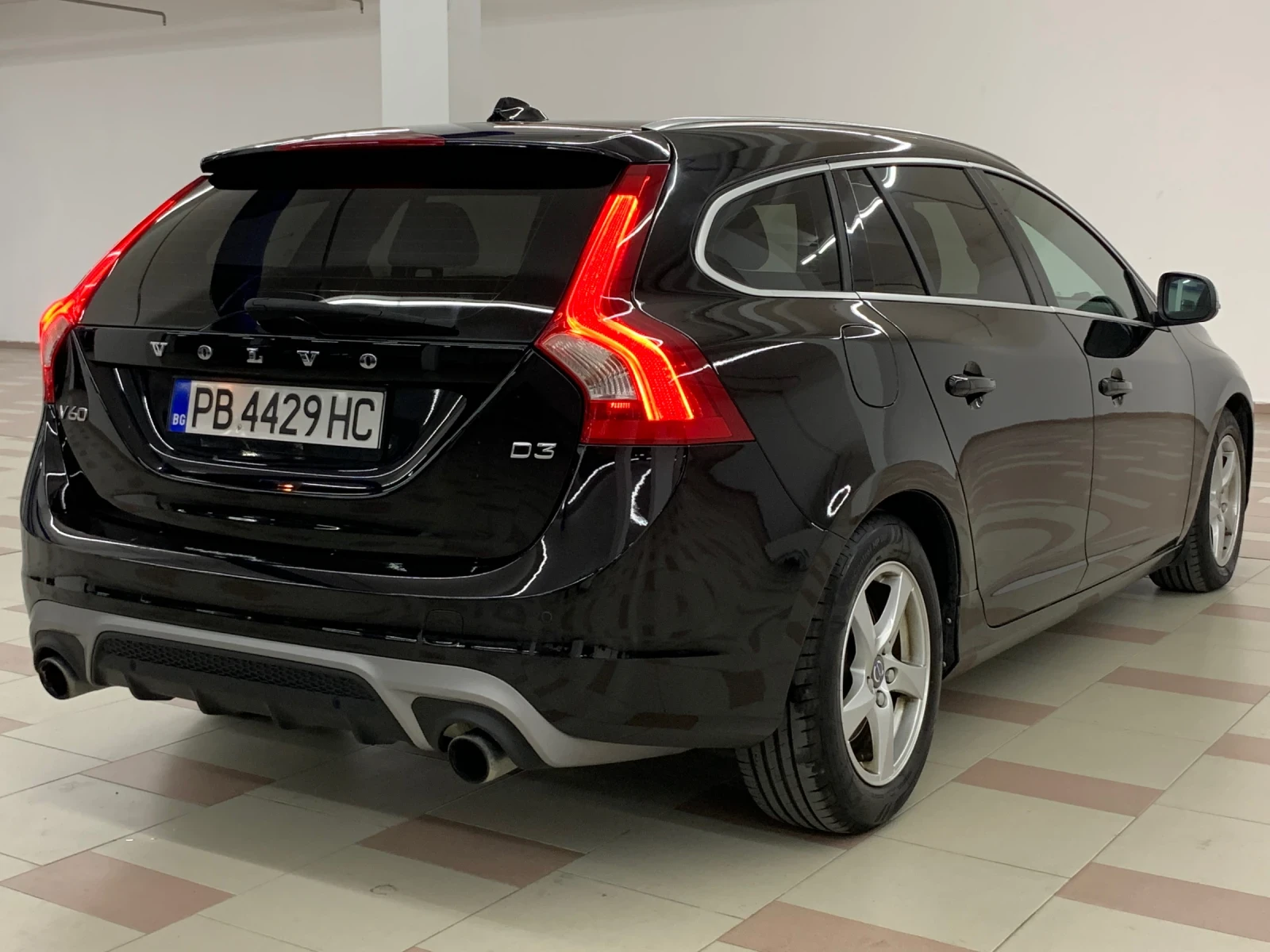 Volvo V60 D3 2.0d - изображение 2