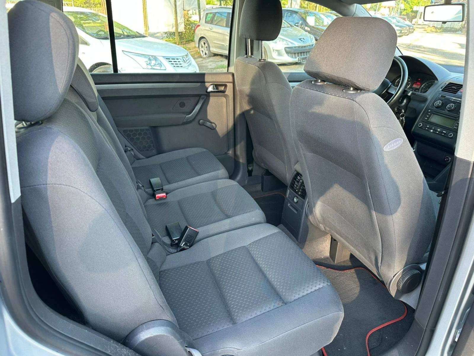 VW Touran 1.6 FSI - изображение 6