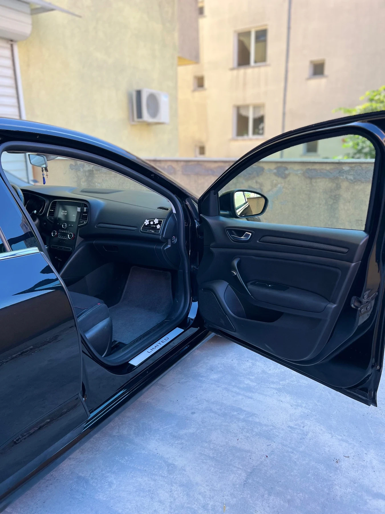 Renault Megane 1.3 LIMITED, RLink - изображение 8