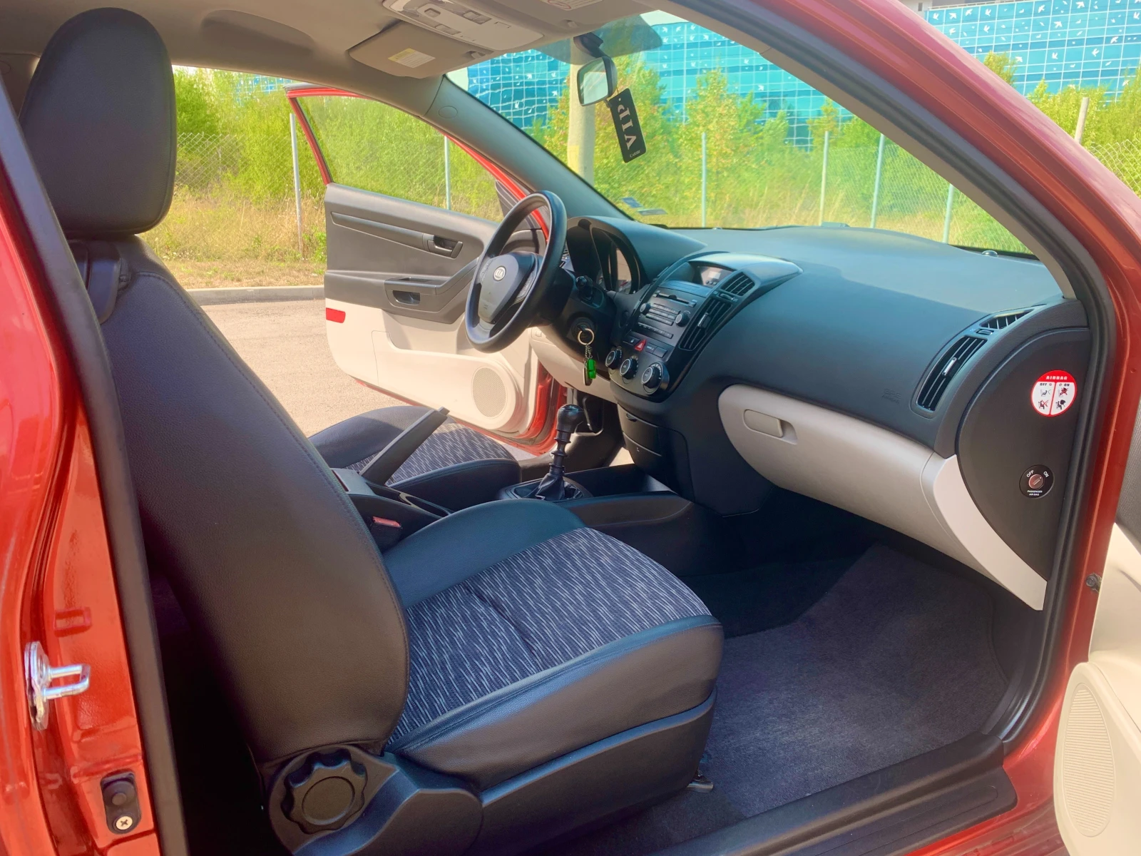 Kia Ceed 1.4   Реални километри   Обслужена - изображение 9