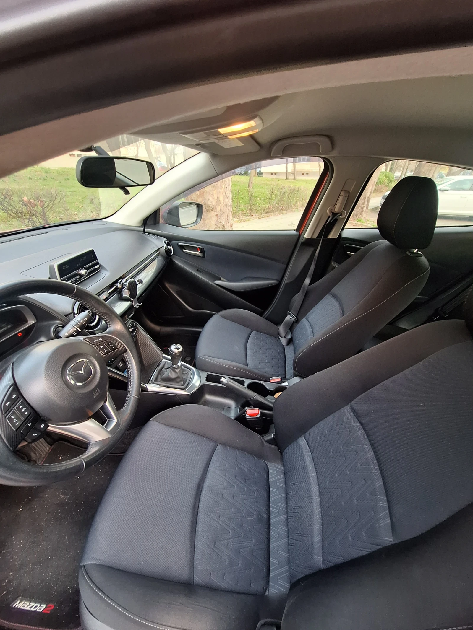 Mazda 2, снимка 11 - Автомобили и джипове - 53723712