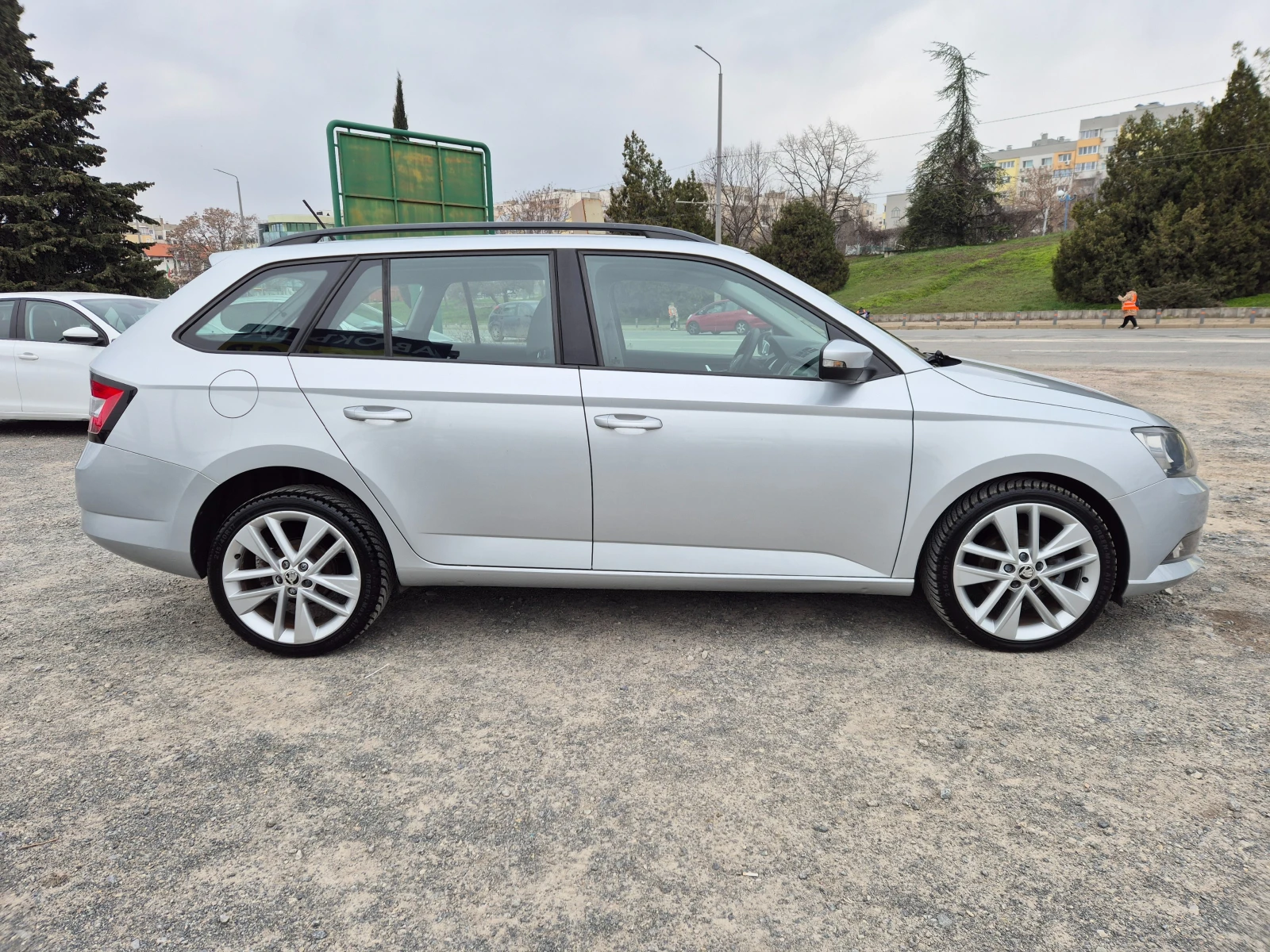 Skoda Fabia 1.4TDI DSG, снимка 6 - Автомобили и джипове - 53722241