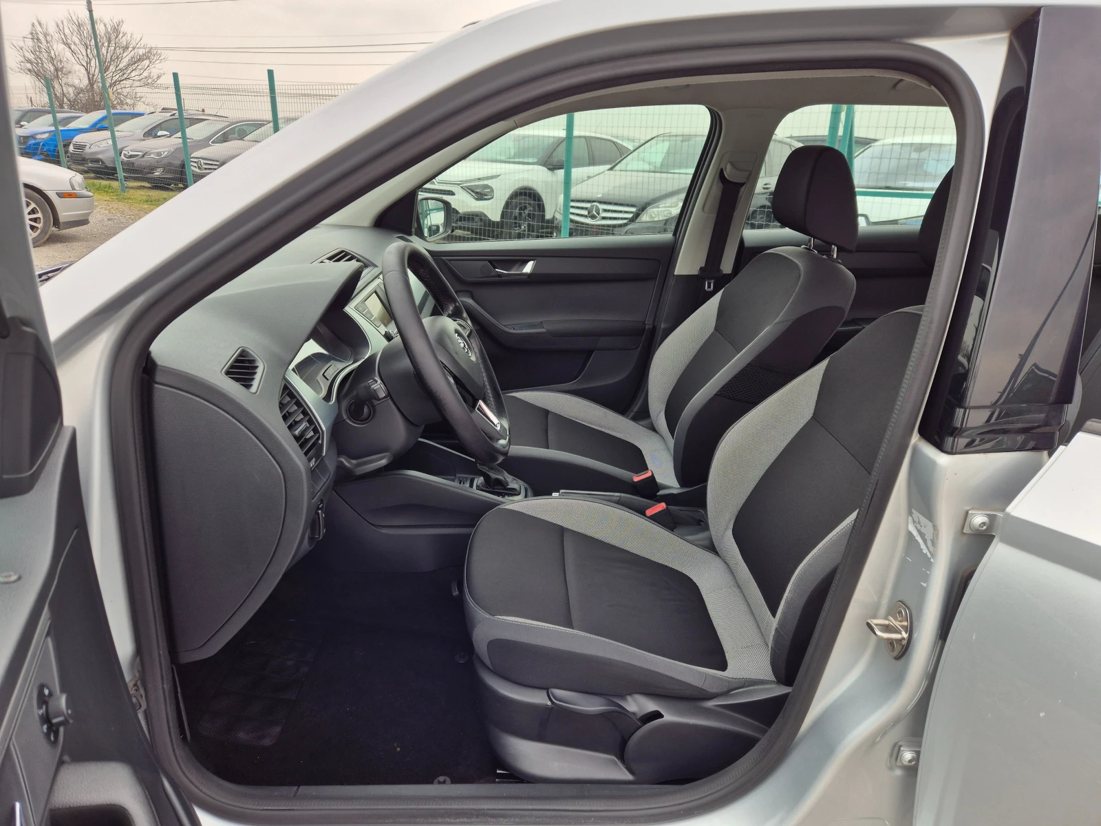 Skoda Fabia 1.4TDI DSG, снимка 13 - Автомобили и джипове - 53722241