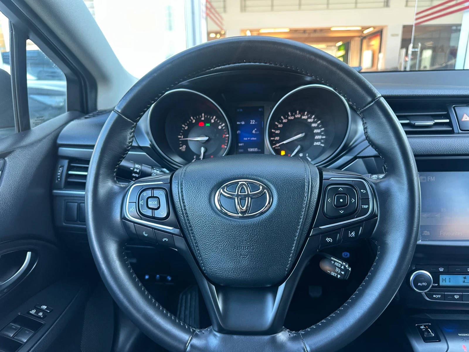 Toyota Avensis 1.8 VVT-I* 147к.с, снимка 11 - Автомобили и джипове - 53787566