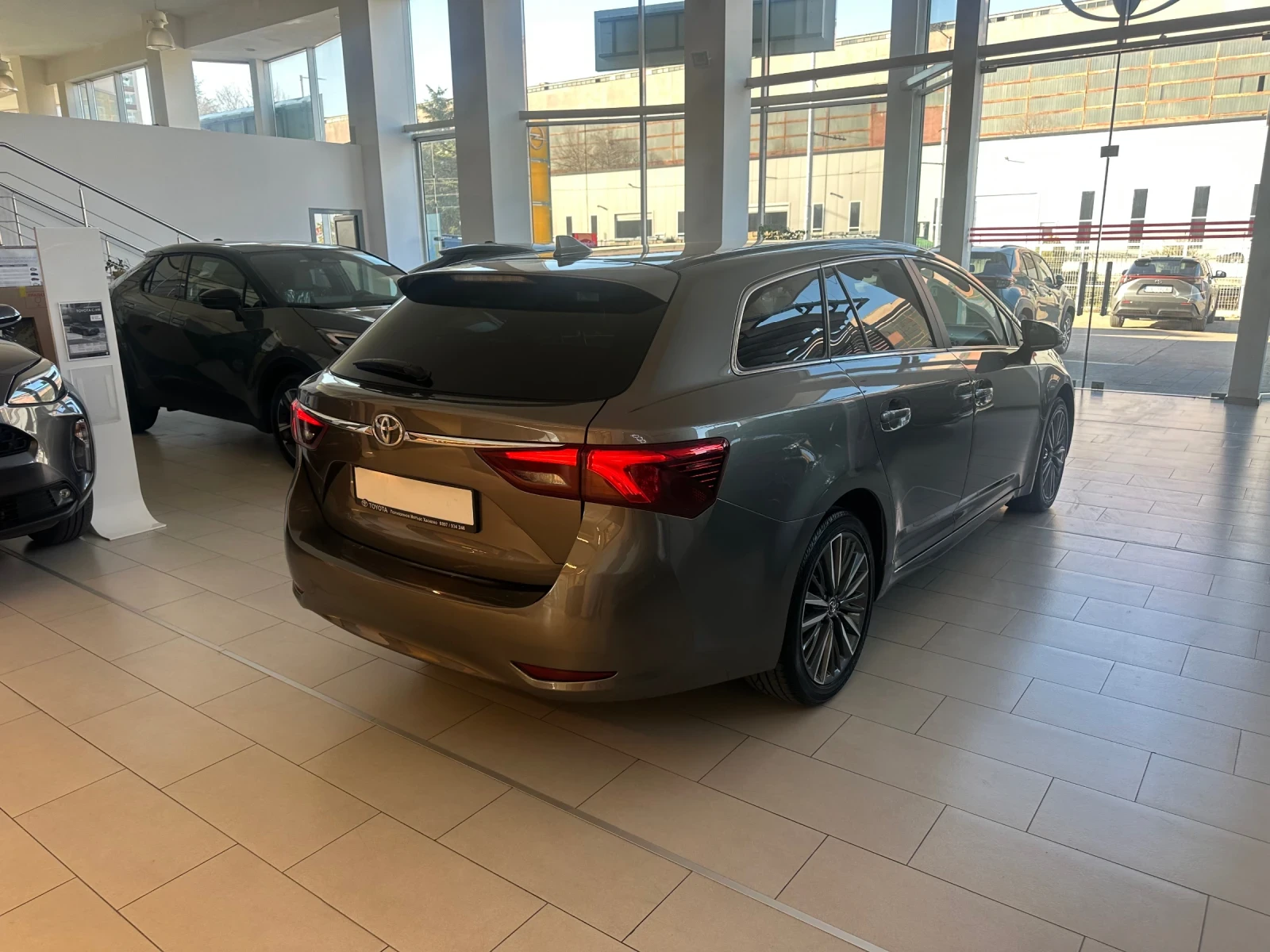 Toyota Avensis 1.8 VVT-I* 147к.с, снимка 5 - Автомобили и джипове - 53787566