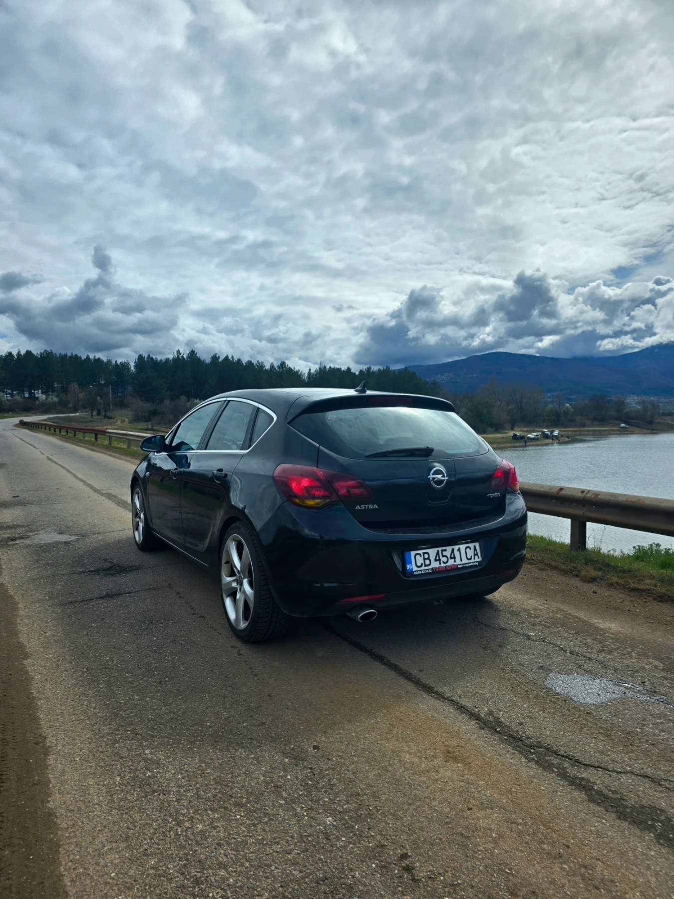 Opel Astra 1.6 турбо/газ, снимка 5 - Автомобили и джипове - 54080719