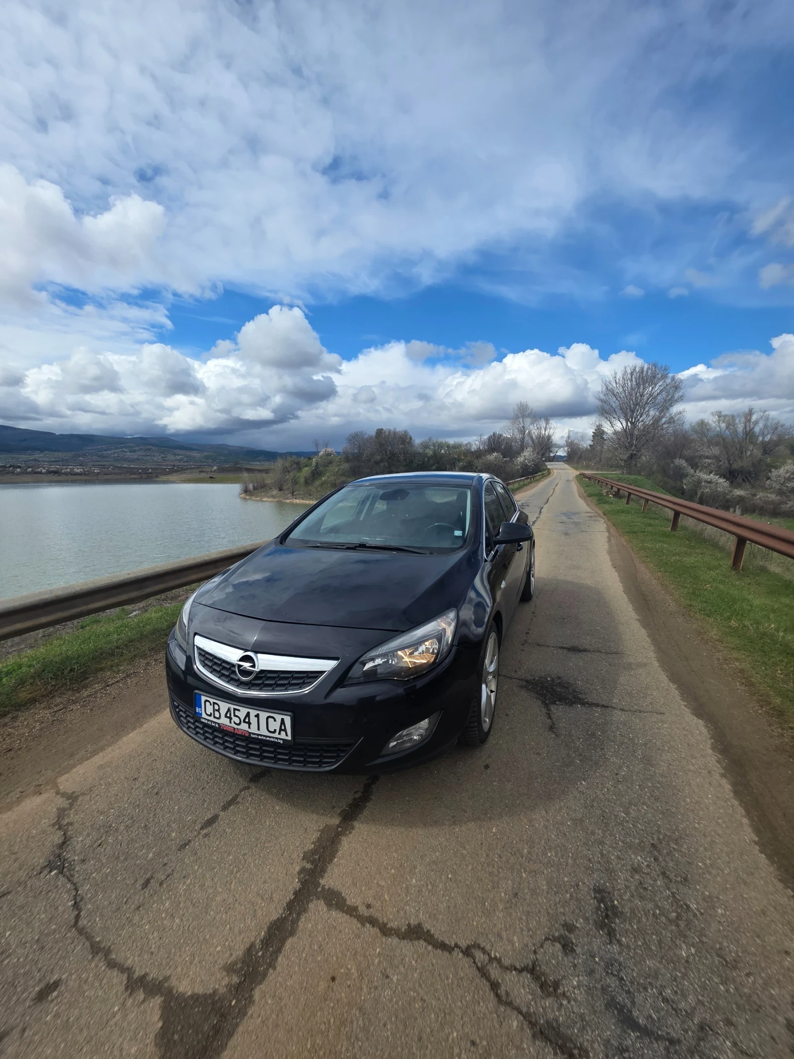 Opel Astra 1.6 турбо/газ, снимка 12 - Автомобили и джипове - 54080719