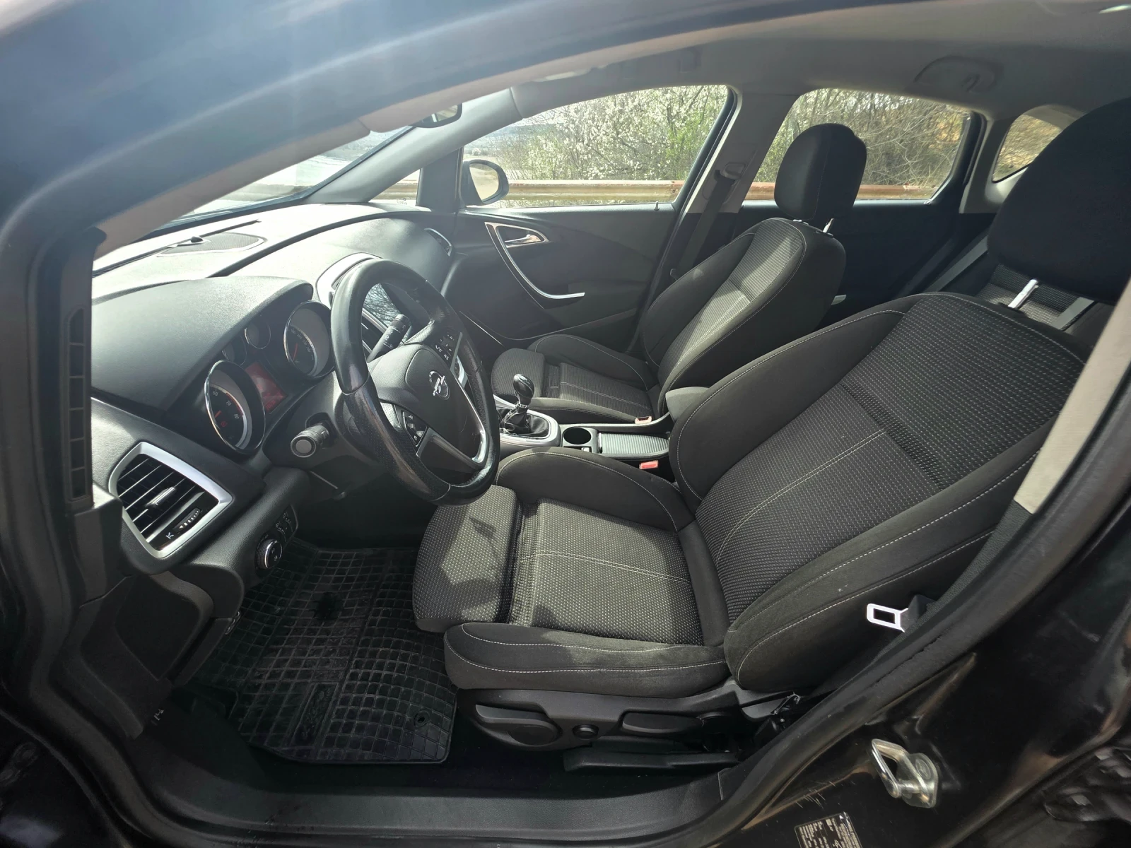 Opel Astra 1.6 турбо/газ, снимка 6 - Автомобили и джипове - 54080719