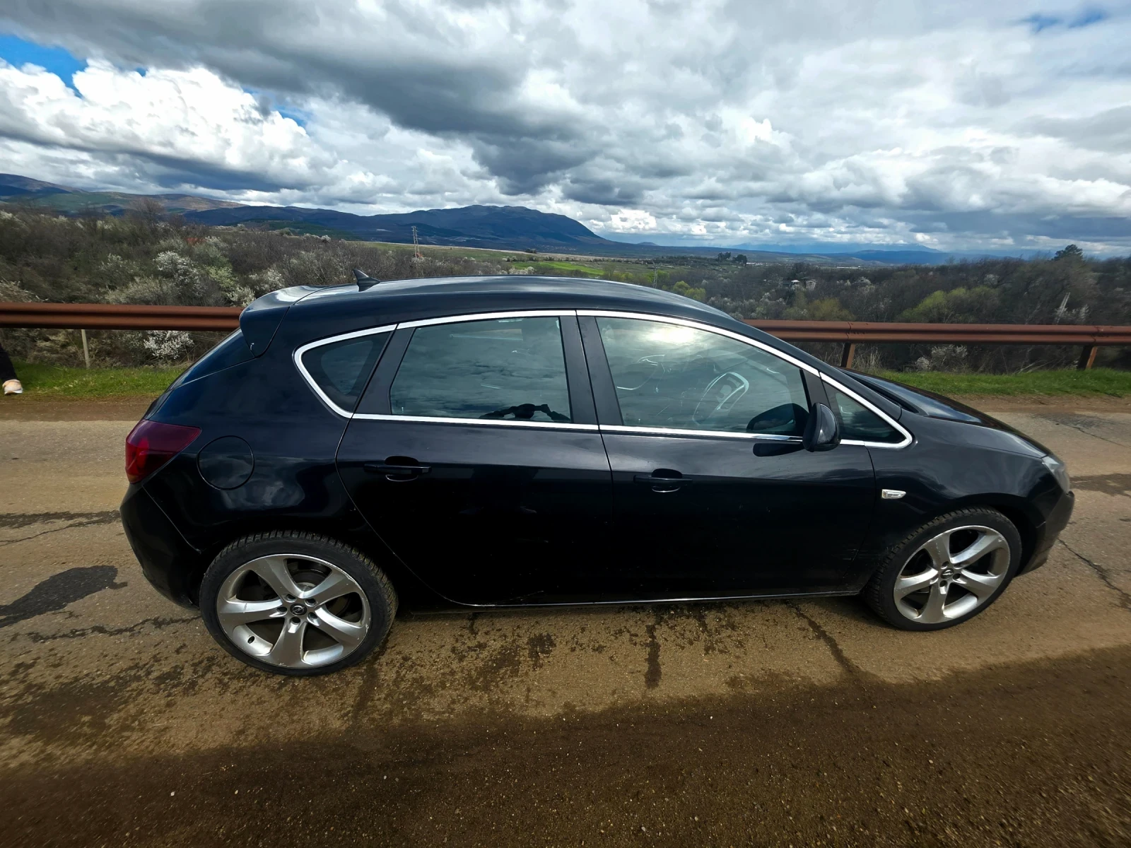 Opel Astra 1.6 турбо/газ, снимка 4 - Автомобили и джипове - 54080719