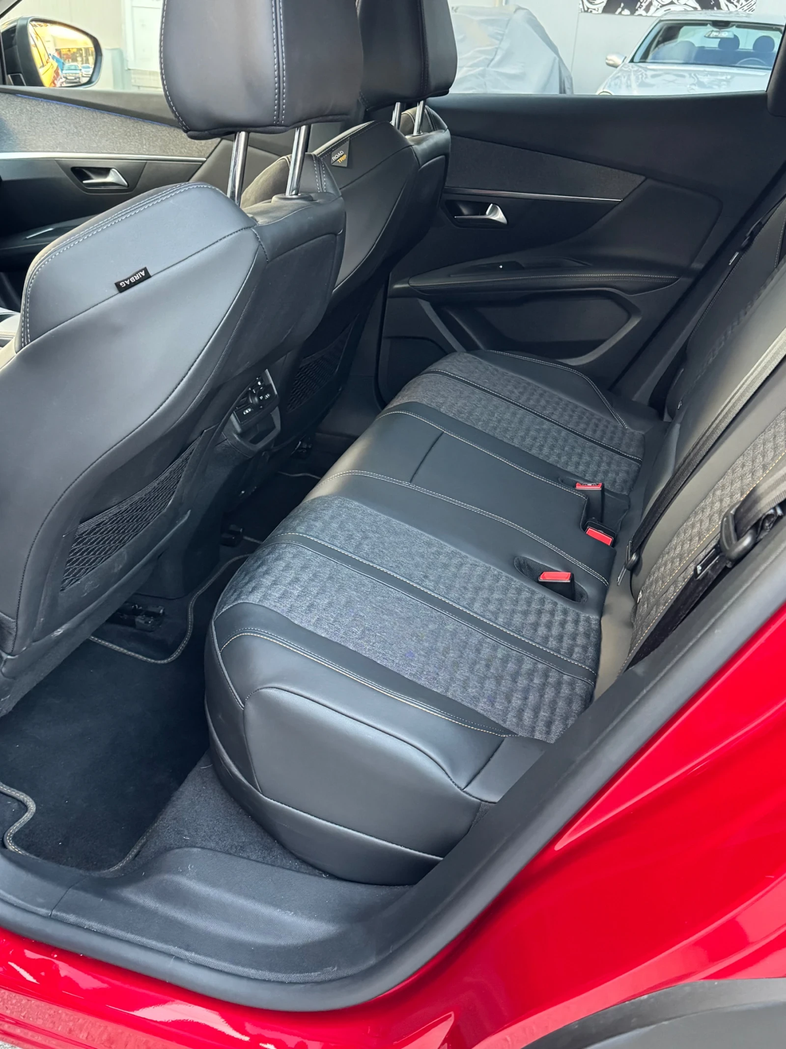 Peugeot 3008 PLUG-IN HYBRID 22ХИЛ/DISTRON/360CAM/KEYLESS/225К.С, снимка 10 - Автомобили и джипове - 54101782