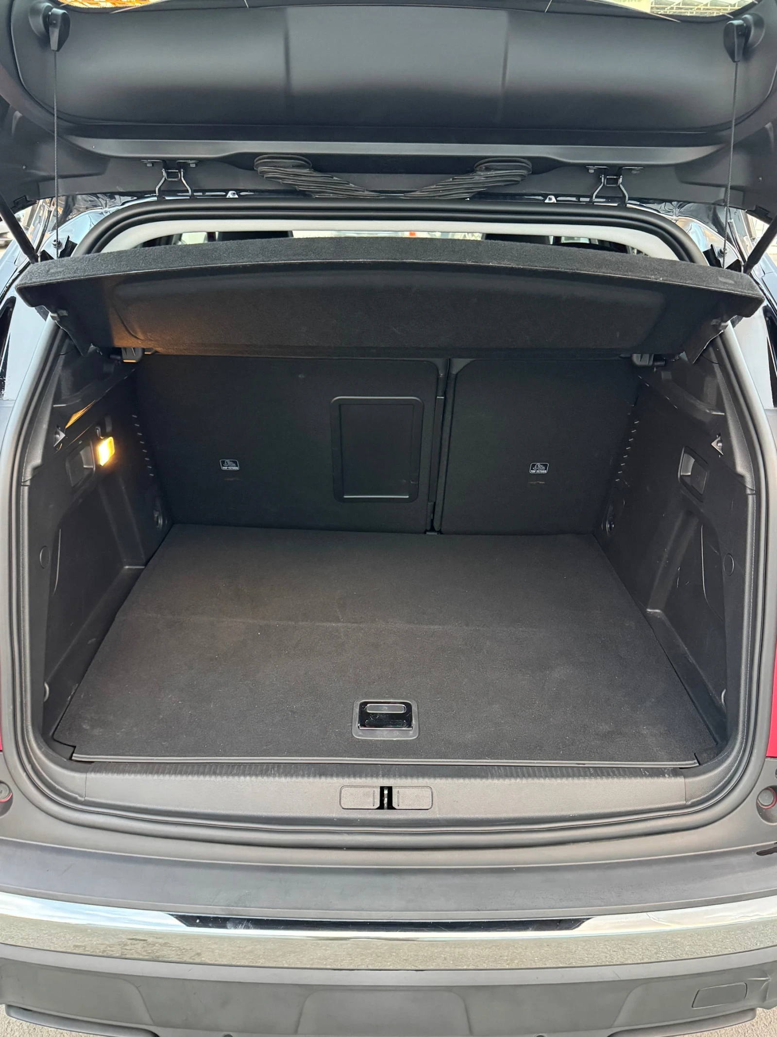 Peugeot 3008 PLUG-IN HYBRID 22ХИЛ/DISTRON/360CAM/KEYLESS/225К.С, снимка 13 - Автомобили и джипове - 54101782