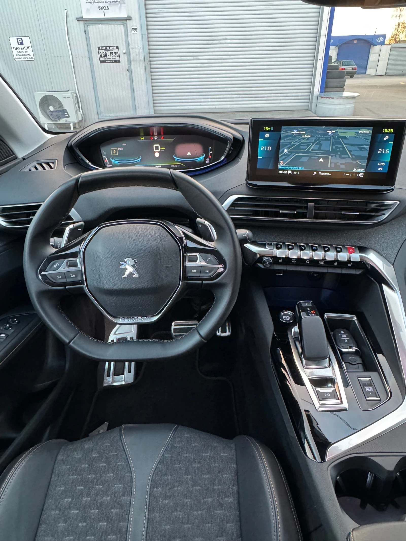 Peugeot 3008 PLUG-IN HYBRID 22ХИЛ/DISTRON/360CAM/KEYLESS/225К.С, снимка 8 - Автомобили и джипове - 54101782