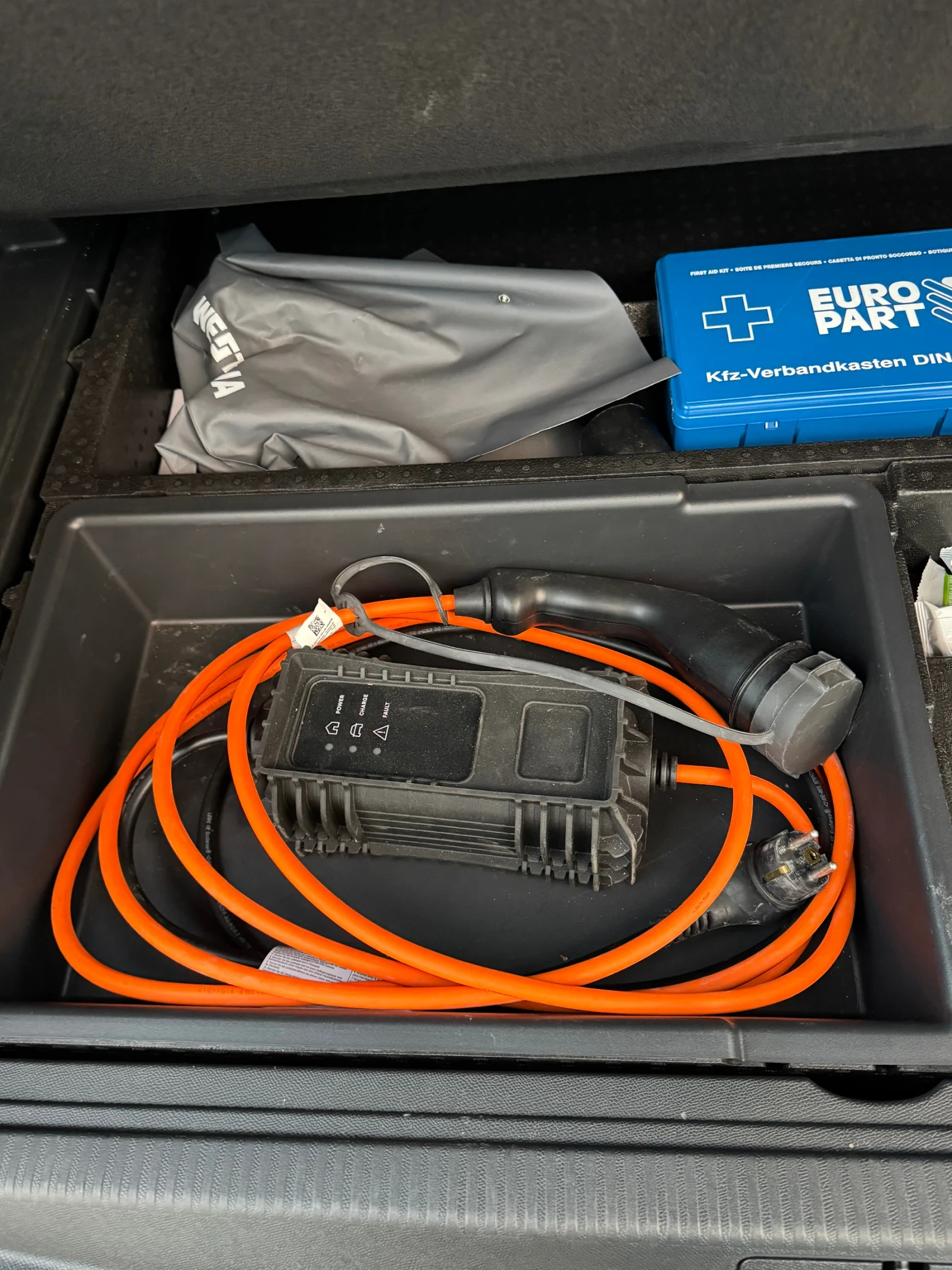 Peugeot 3008 PLUG-IN HYBRID 22ХИЛ/DISTRON/360CAM/KEYLESS/225К.С, снимка 15 - Автомобили и джипове - 54101782