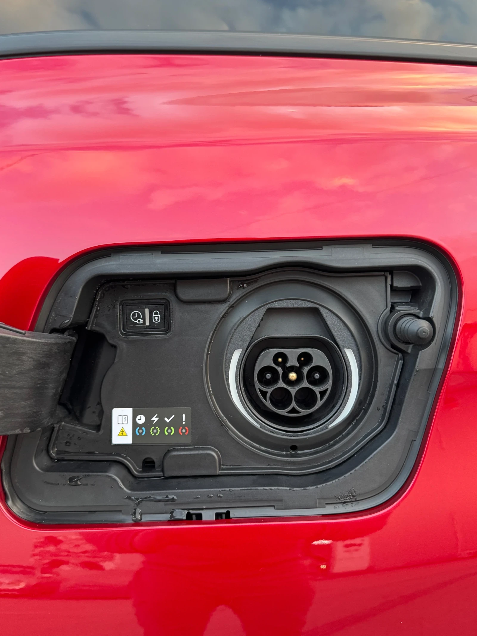 Peugeot 3008 PLUG-IN HYBRID 22ХИЛ/DISTRON/360CAM/KEYLESS/225К.С, снимка 16 - Автомобили и джипове - 54101782