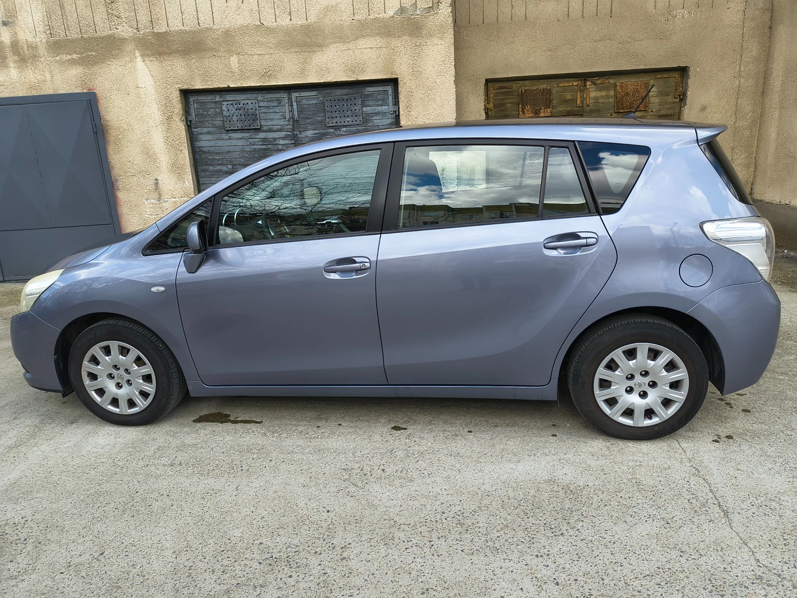 Toyota Verso, снимка 3 - Автомобили и джипове - 54108271