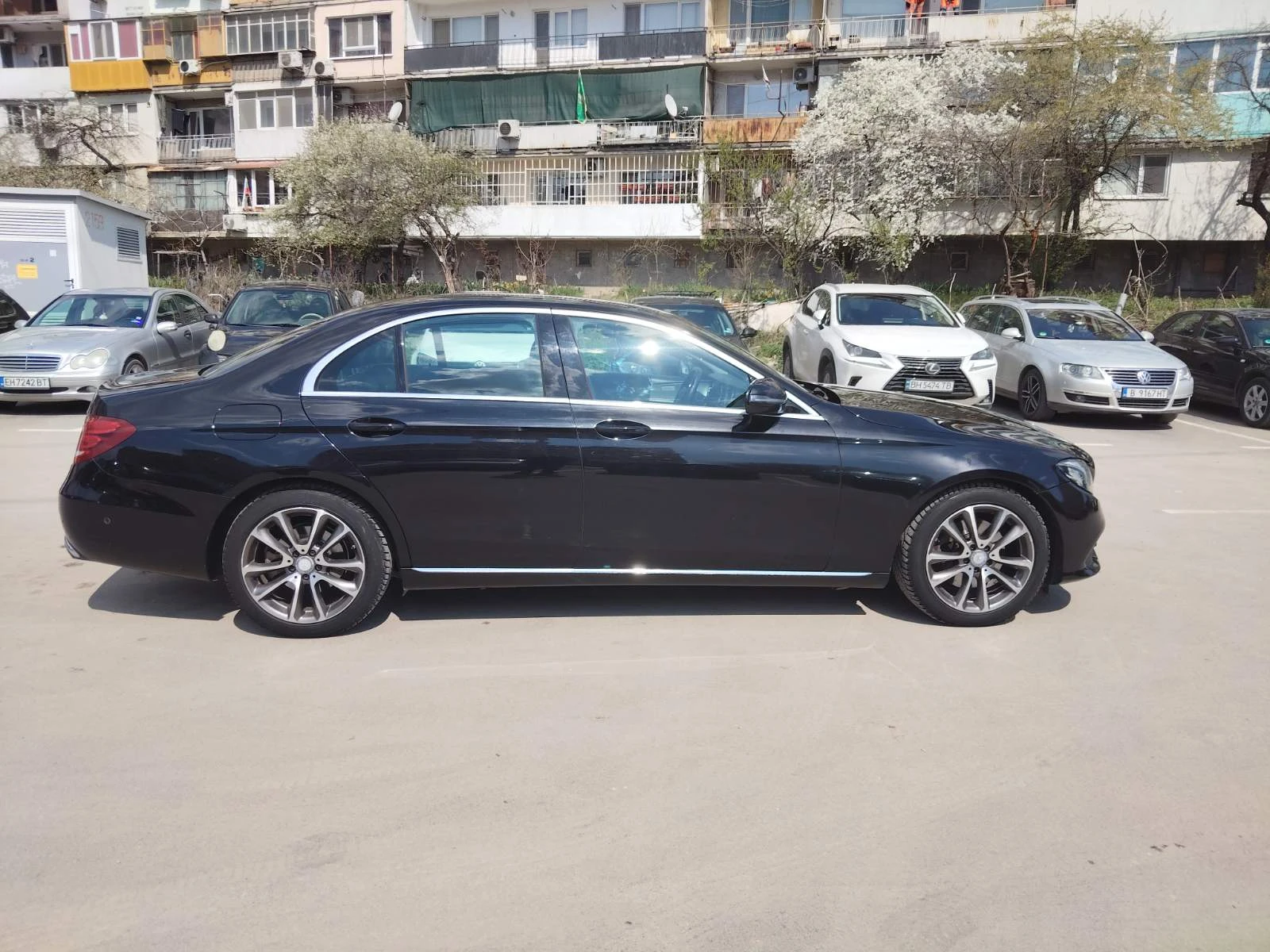 Mercedes-Benz E 220, снимка 4 - Автомобили и джипове - 54147943