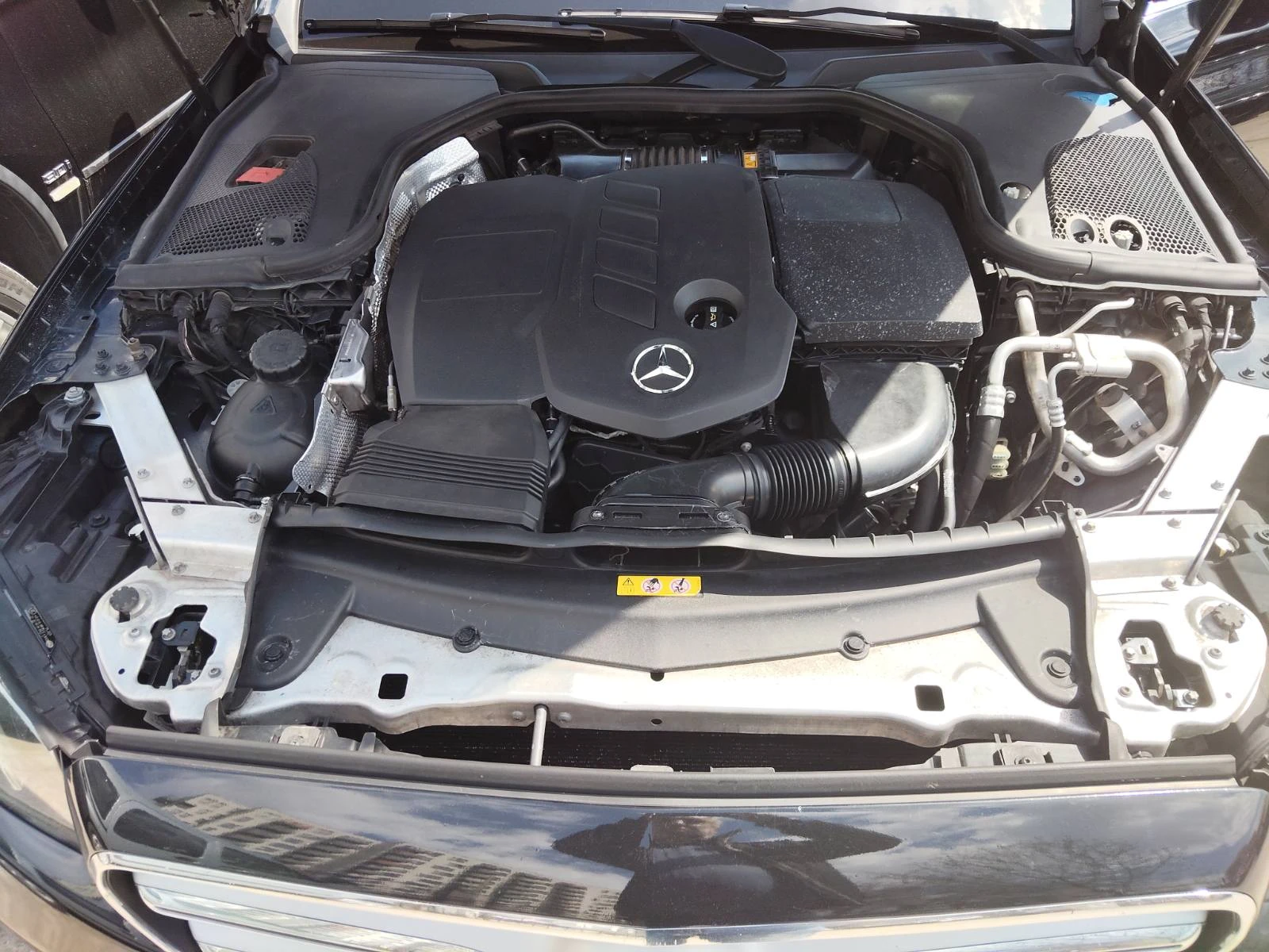 Mercedes-Benz E 220, снимка 6 - Автомобили и джипове - 54147943