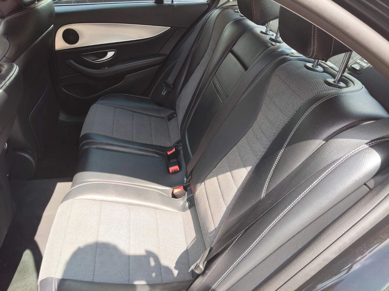 Mercedes-Benz E 220, снимка 12 - Автомобили и джипове - 54147943