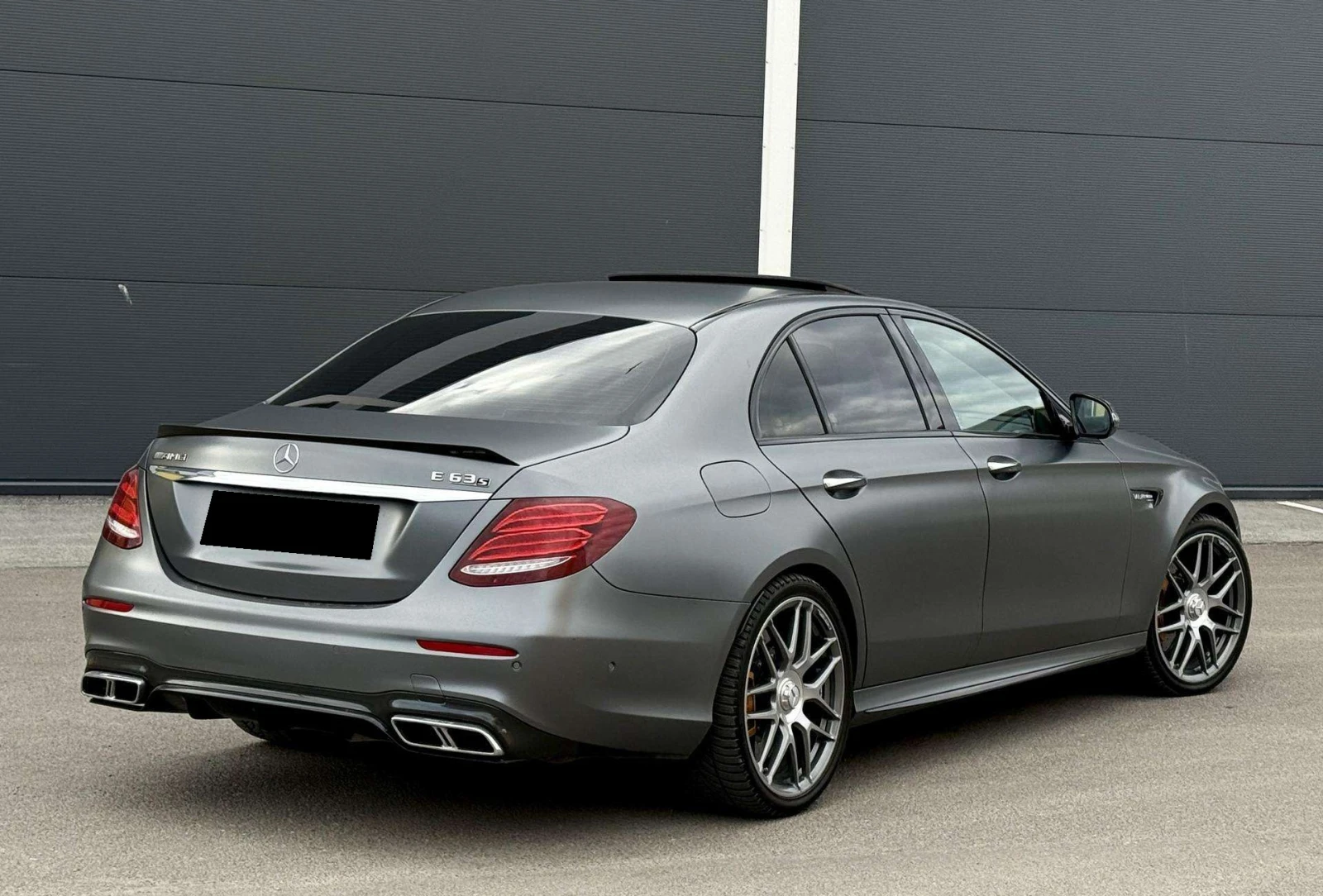 Mercedes-Benz E 63 AMG S 4Matic+ , снимка 2 - Автомобили и джипове - 54447472