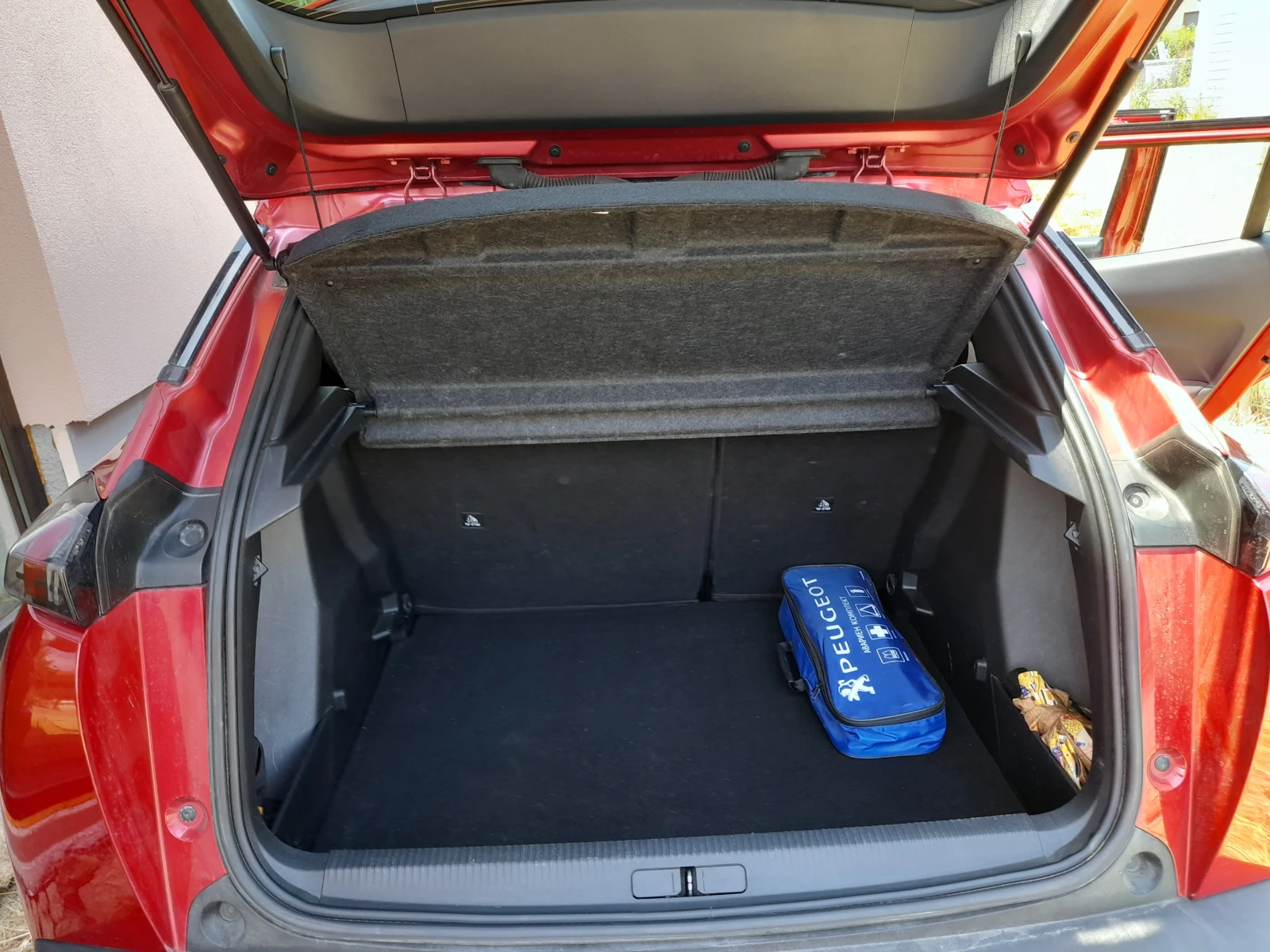 Peugeot 2008 1, 5 BlueHDI, снимка 11 - Автомобили и джипове - 55074517