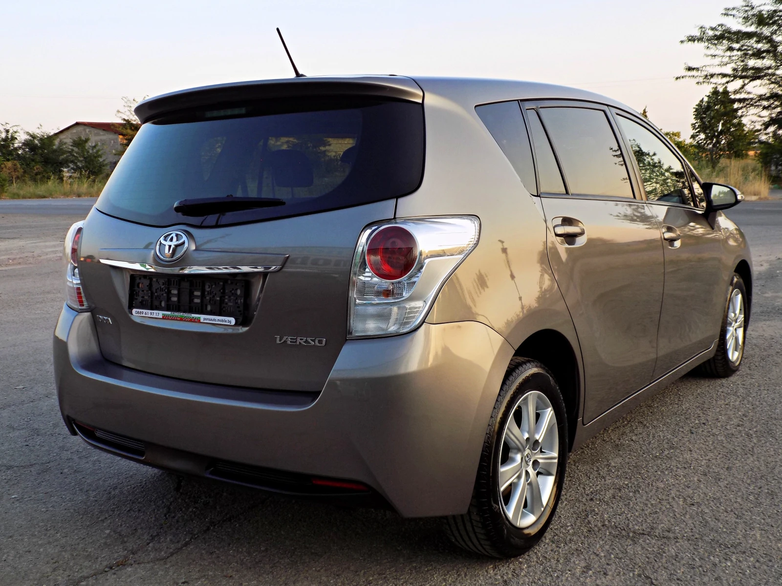 Toyota Verso 1.6D-4D/ПАНОРАМА/КАМЕРА/100% РЕАЛНА/КАТО НОВА, снимка 4 - Автомобили и джипове - 55336913