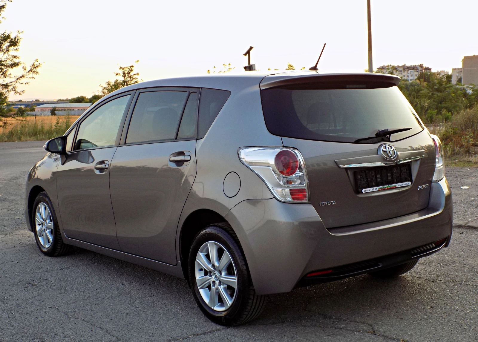 Toyota Verso 1.6D-4D/ПАНОРАМА/КАМЕРА/100% РЕАЛНА/КАТО НОВА, снимка 5 - Автомобили и джипове - 55336913