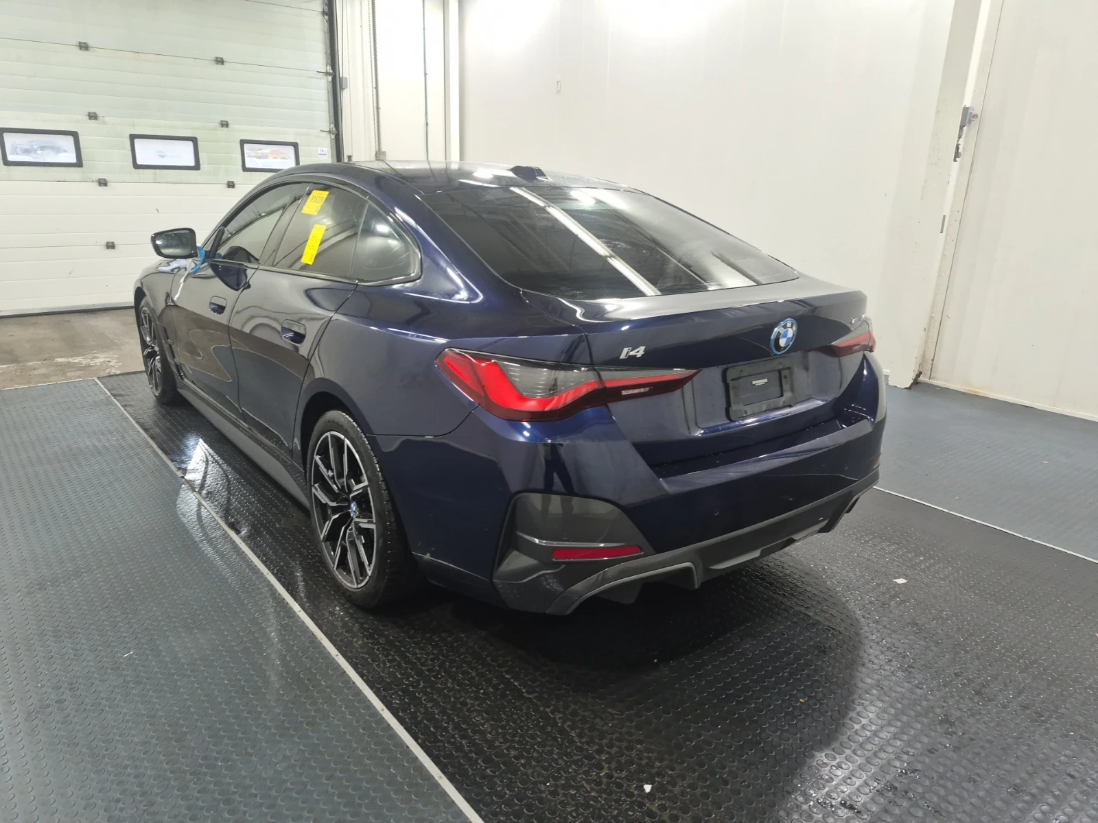 BMW i4, снимка 4 - Автомобили и джипове - 56041212