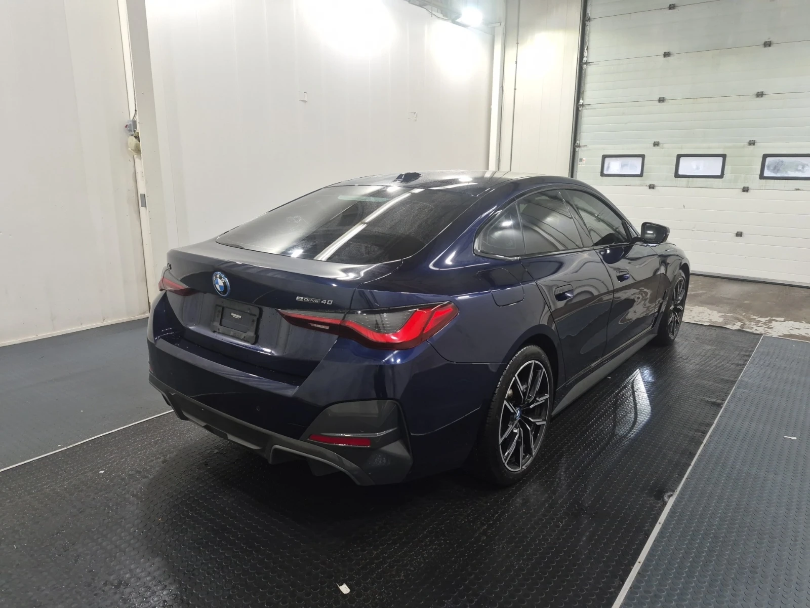 BMW i4, снимка 3 - Автомобили и джипове - 56041212
