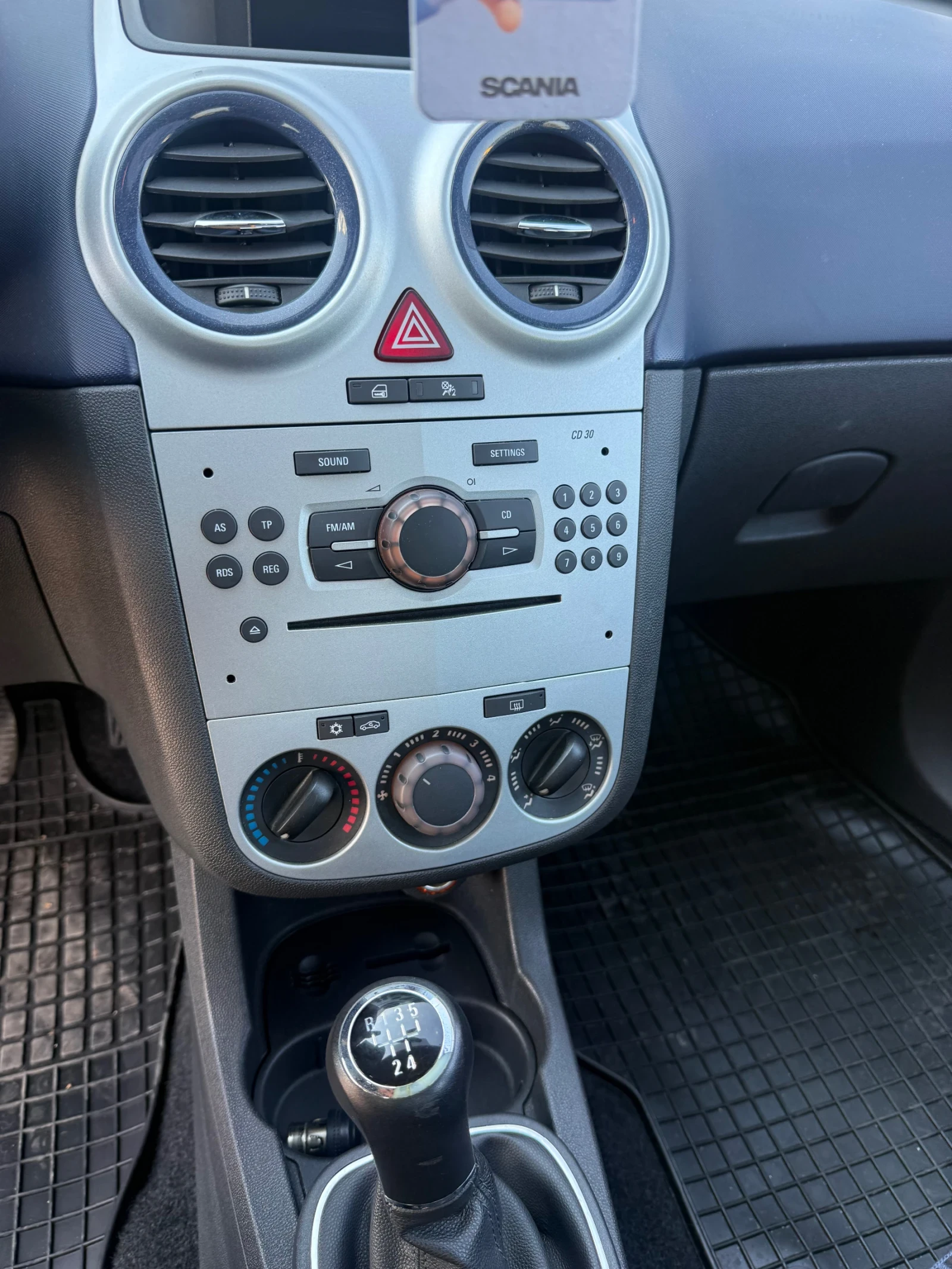 Opel Corsa 1.2 16v 70000km, снимка 8 - Автомобили и джипове - 56139357