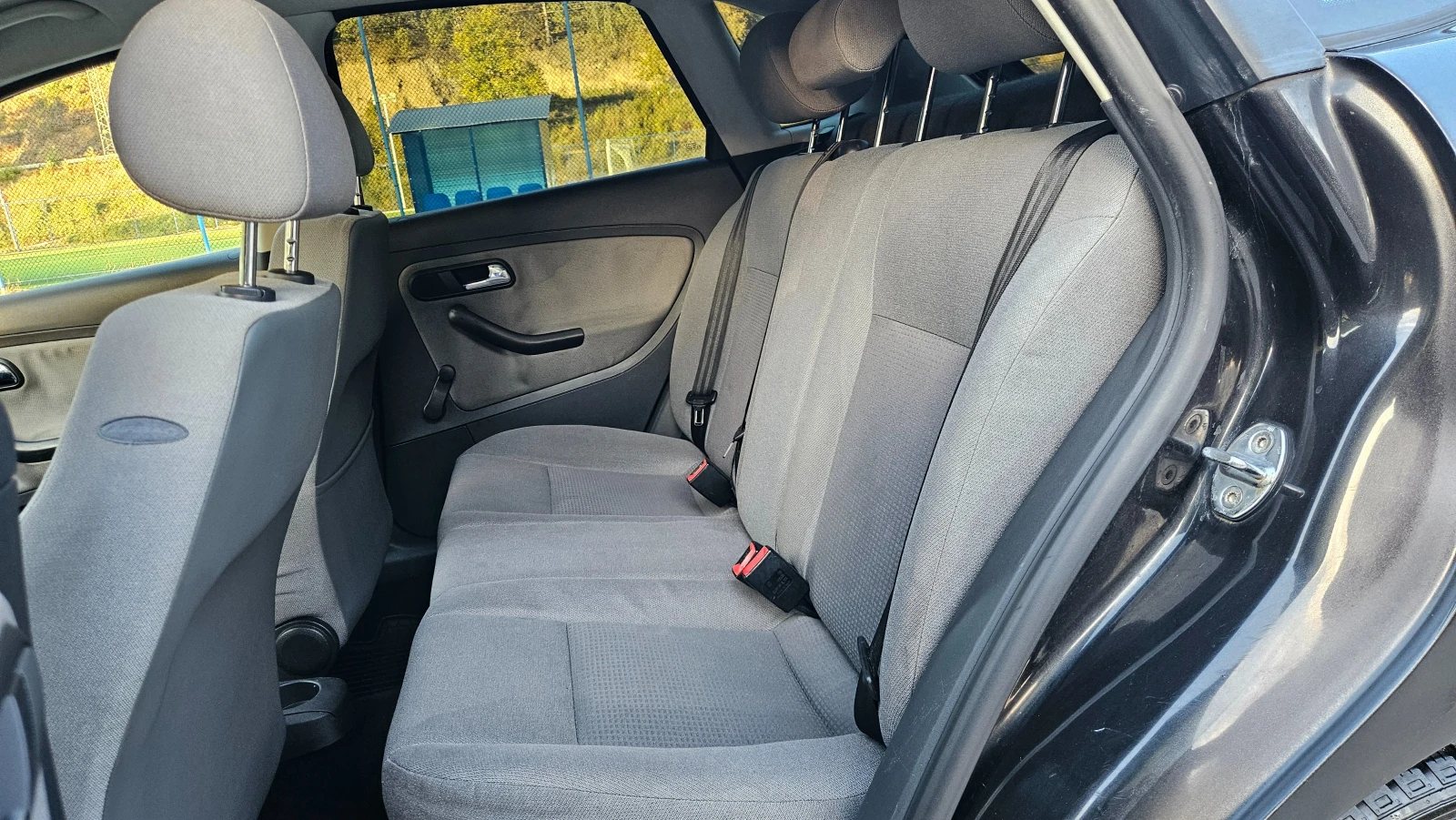 Seat Ibiza 1.9 SDI KLIMA/, снимка 13 - Автомобили и джипове - 56341198