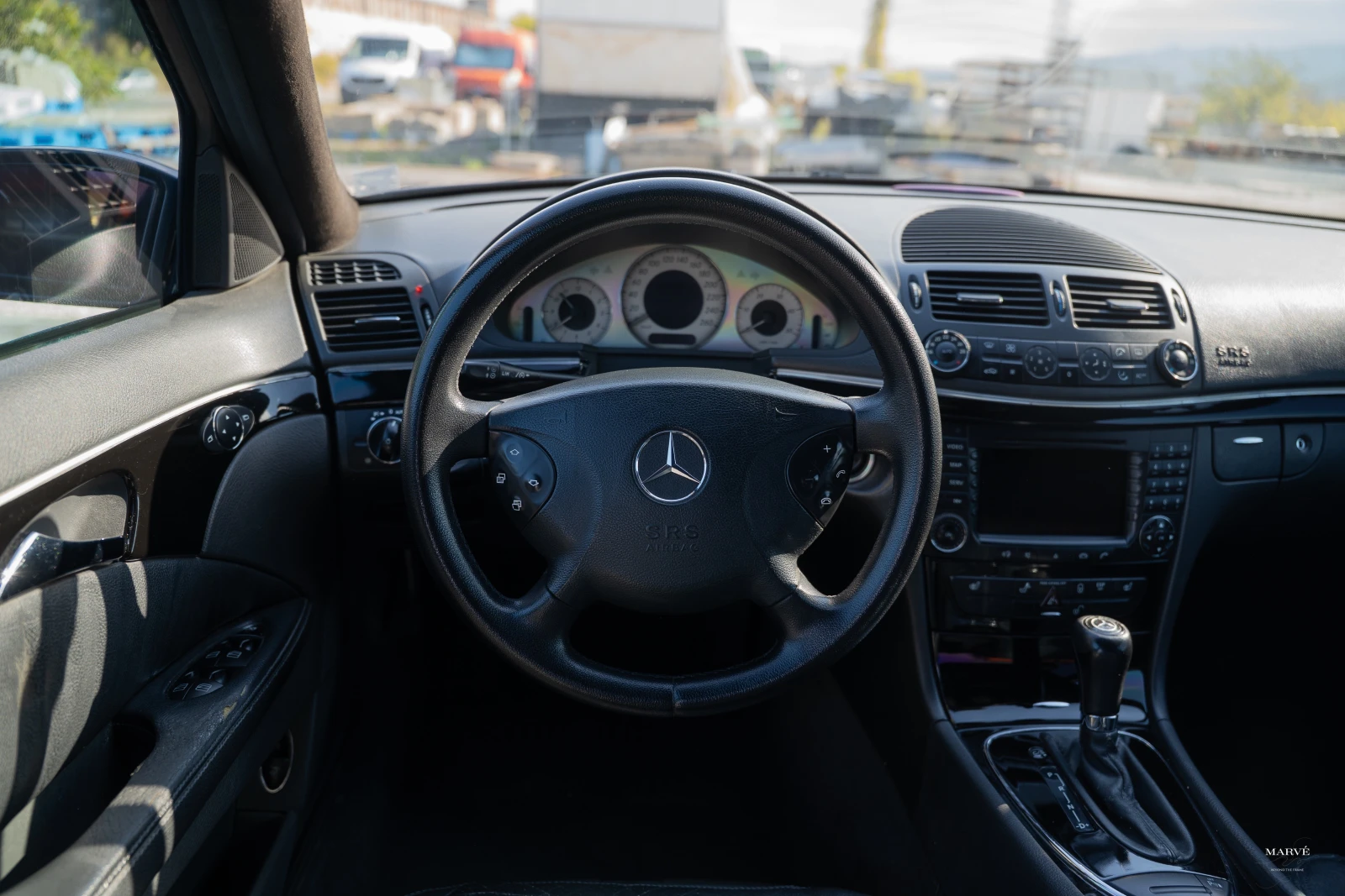 Mercedes-Benz E 320, снимка 11 - Автомобили и джипове - 56557955
