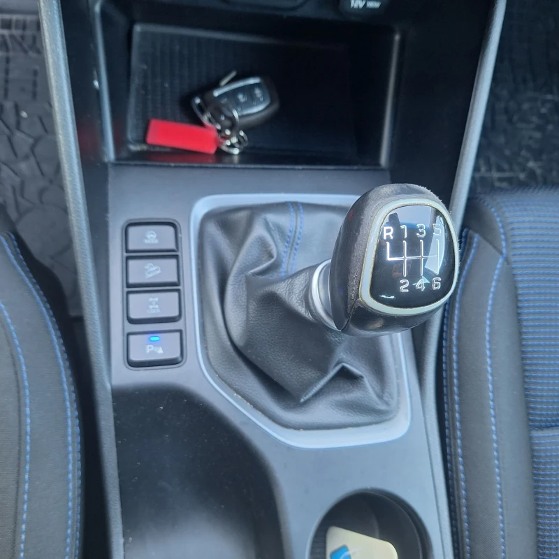Hyundai Tucson 2.0 4х4 ръчка, снимка 12 - Автомобили и джипове - 52905948
