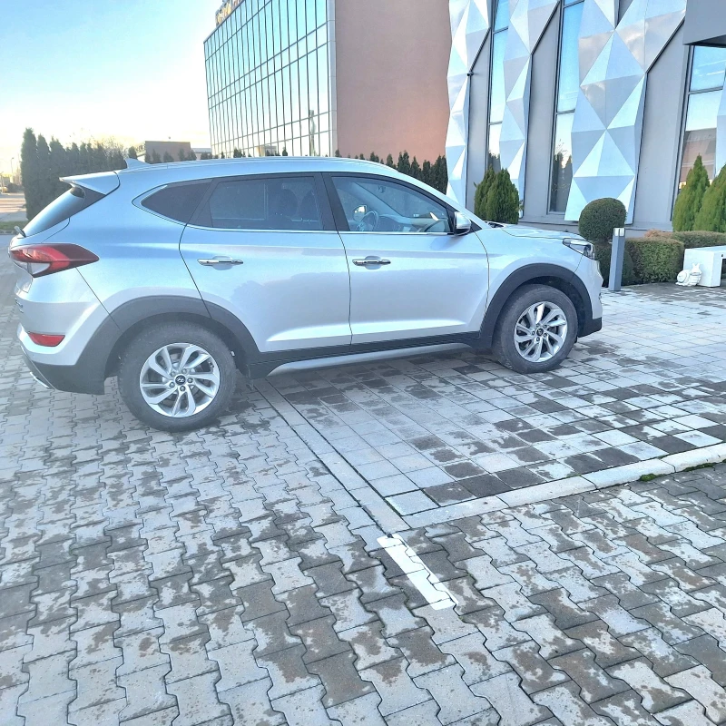 Hyundai Tucson 2.0 4х4 ръчка, снимка 8 - Автомобили и джипове - 52905948