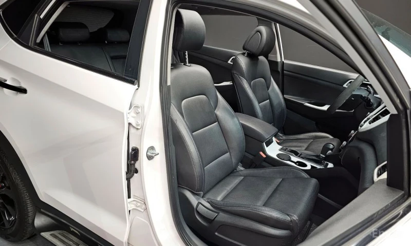 Hyundai Tucson, снимка 12 - Автомобили и джипове - 53055577