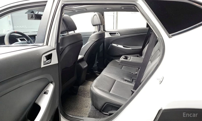 Hyundai Tucson, снимка 11 - Автомобили и джипове - 53055577