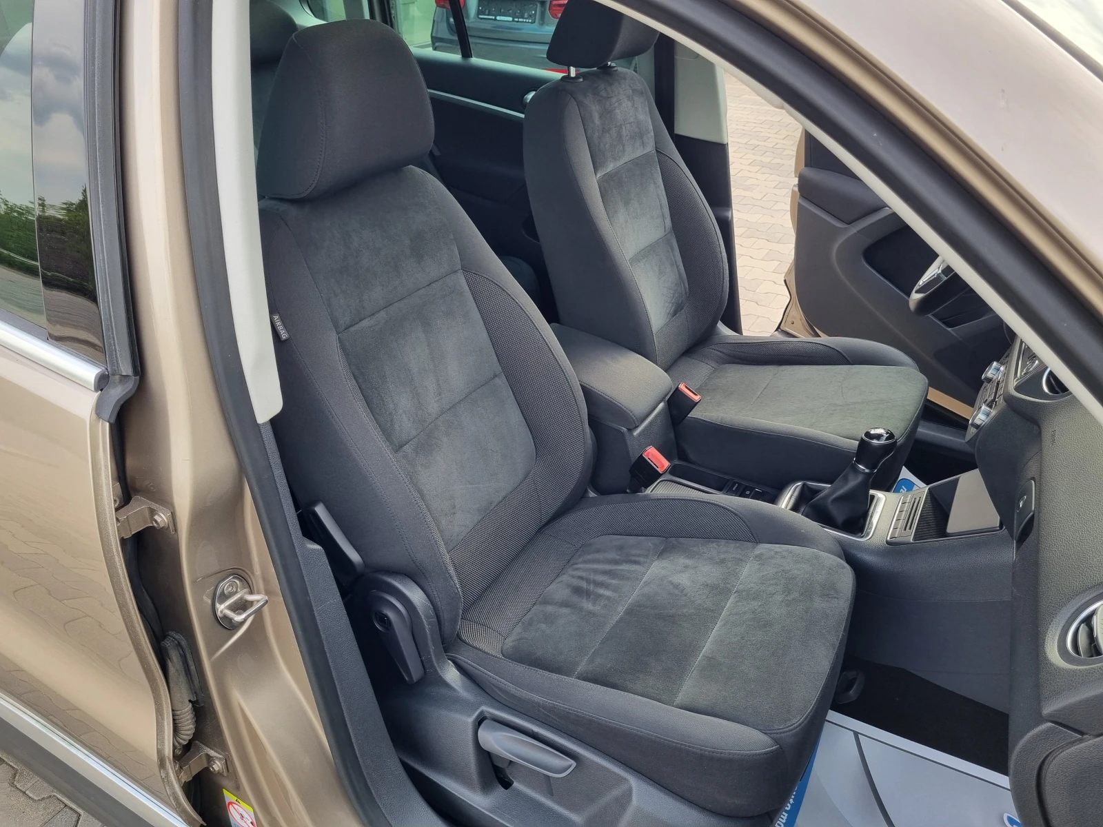 VW Tiguan 2.0TDi-4 MOTION, Панорама, NAVi - изображение 10
