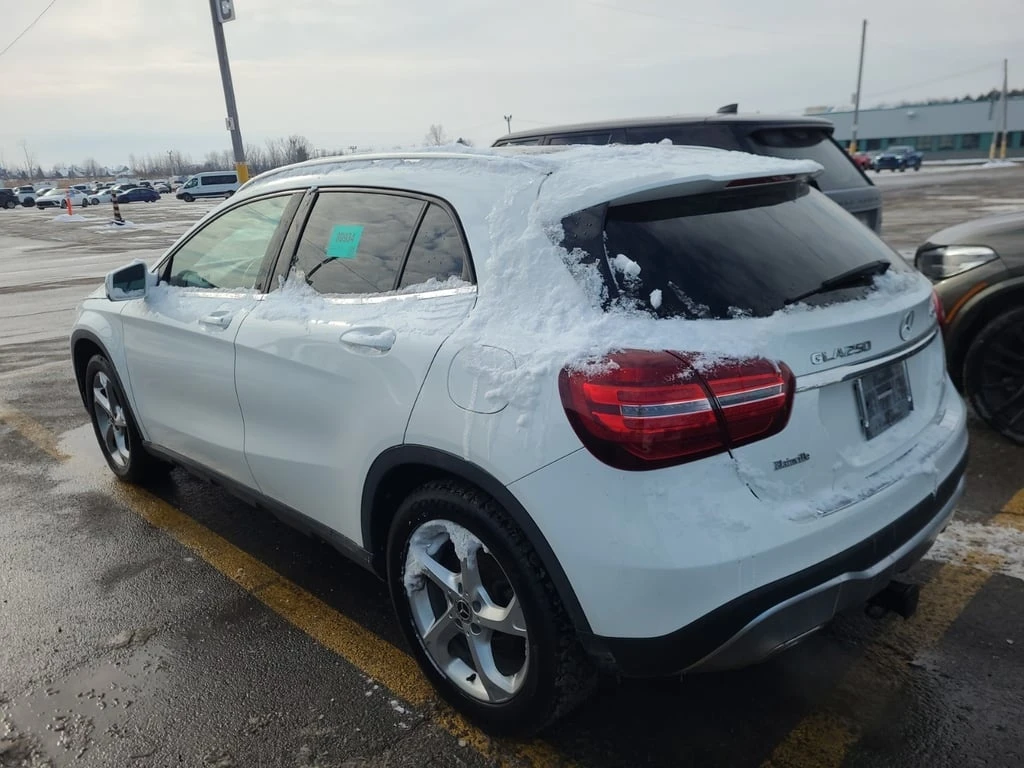 Mercedes-Benz GLA 250 PANO| HEATED SEATS| MEMORY - изображение 4