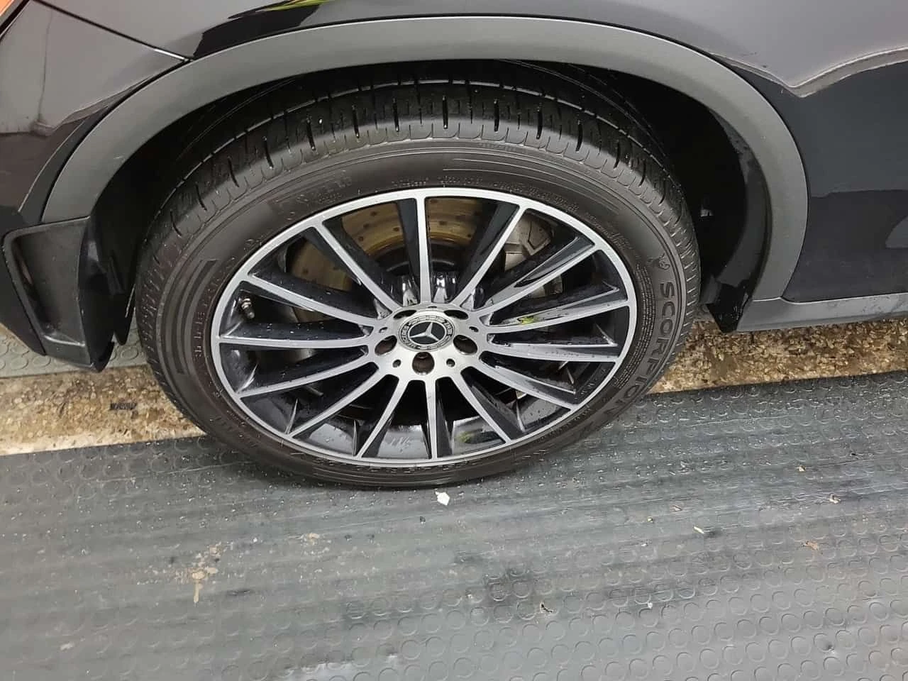 Mercedes-Benz GLC 300 4MATIC* DISTRONIC* AMBIENTNO* PANO* , снимка 6 - Автомобили и джипове - 54227277