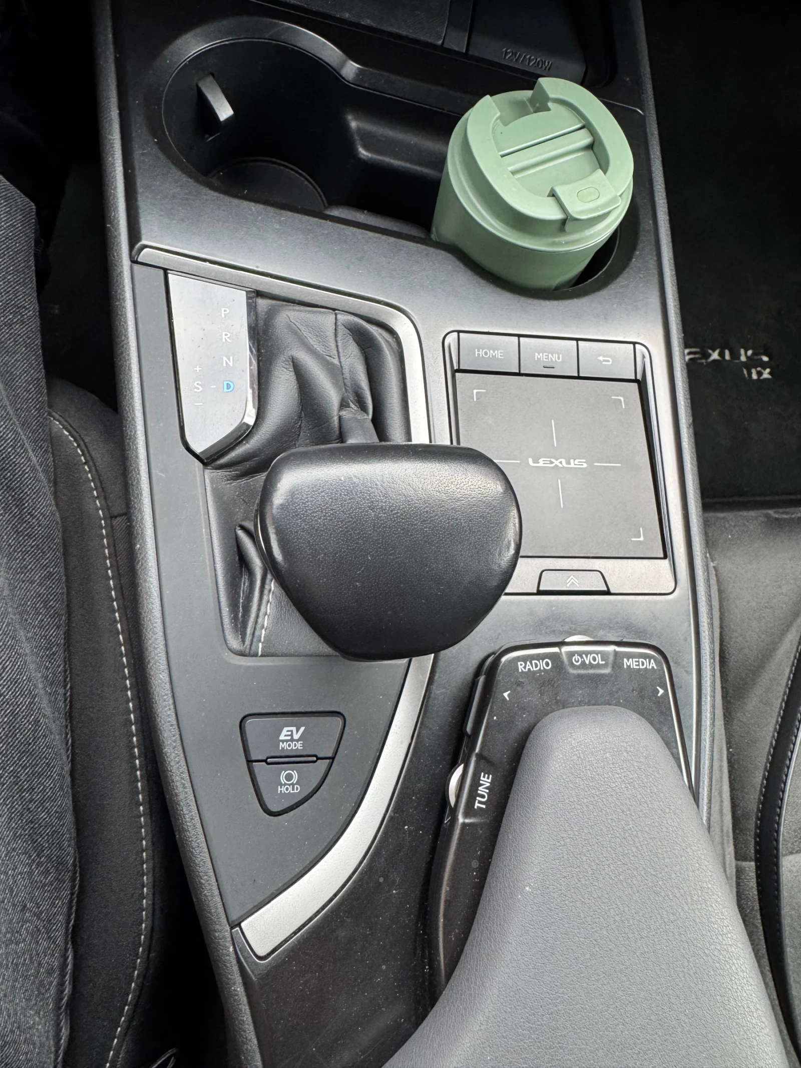 Lexus UX 250h Executive, снимка 8 - Автомобили и джипове - 54413736