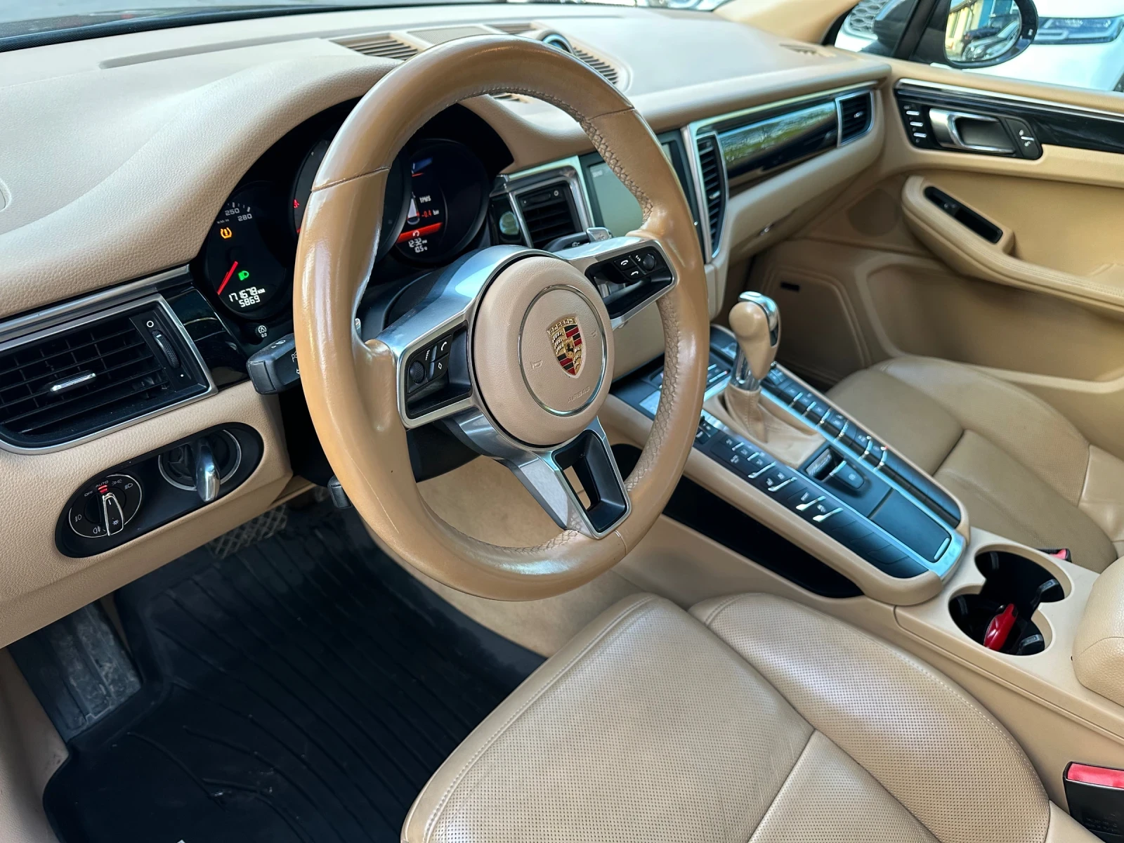 Porsche Macan, снимка 17 - Автомобили и джипове - 54598499