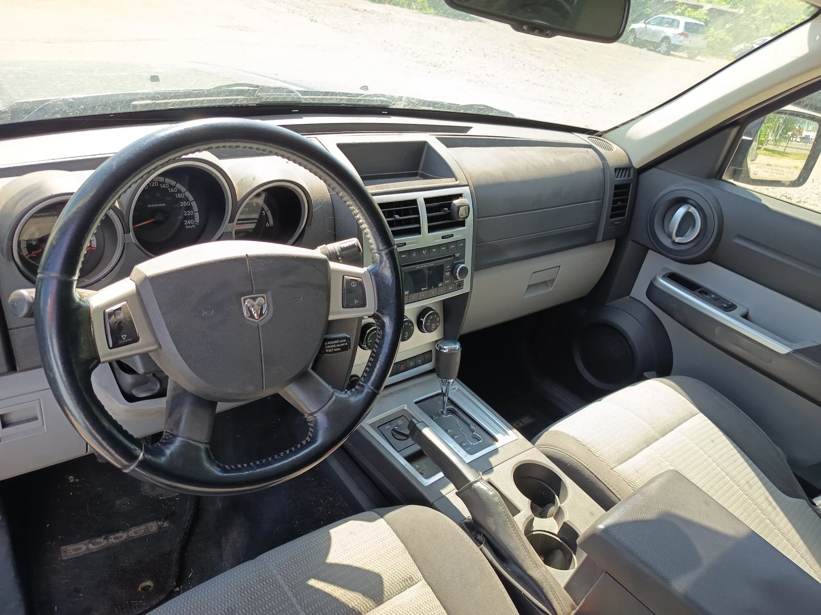 Dodge Nitro 2.8crdi, снимка 6 - Автомобили и джипове - 54947696