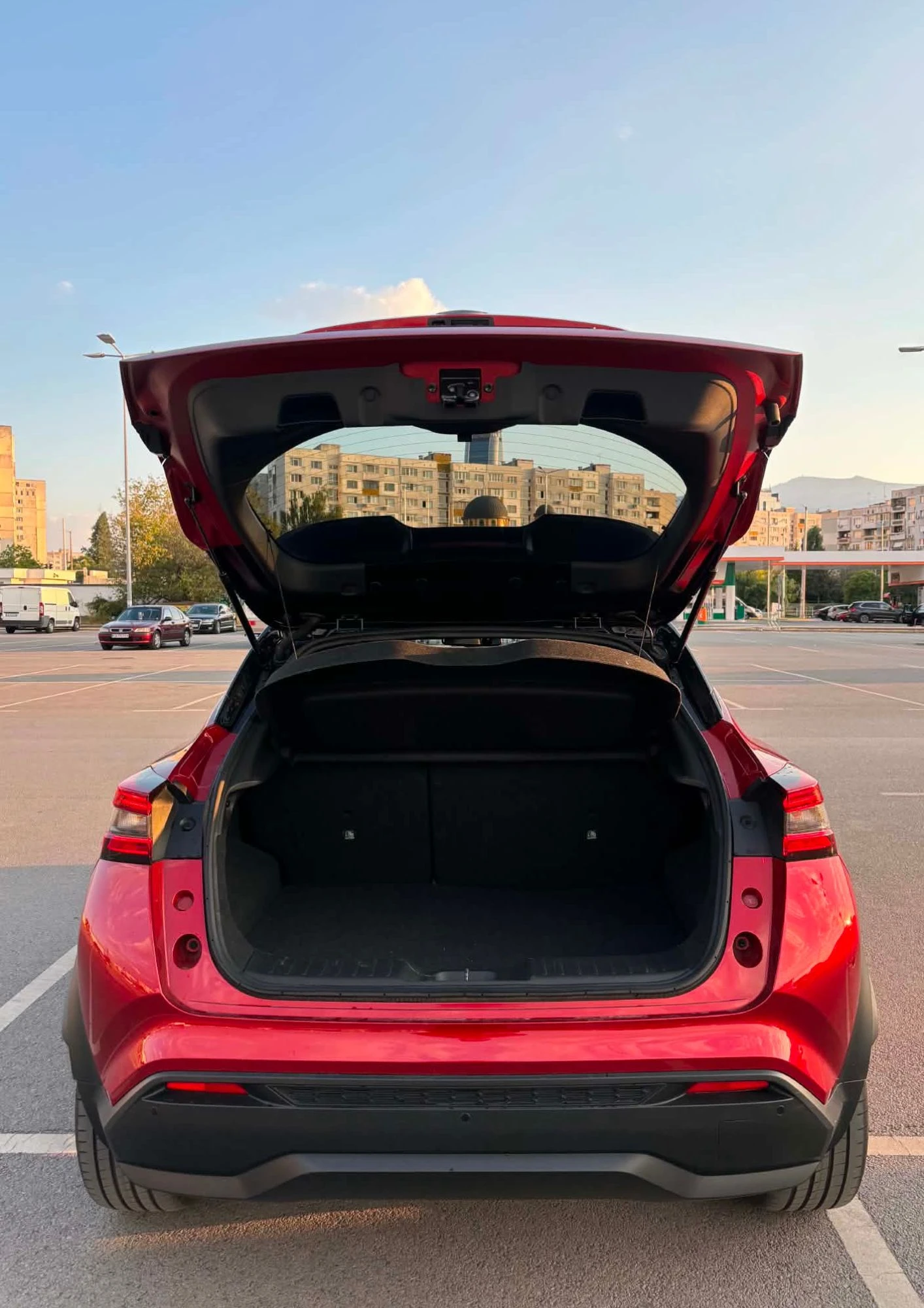 Nissan Juke 1.6 Hybrid Tekna, снимка 4 - Автомобили и джипове - 55778196