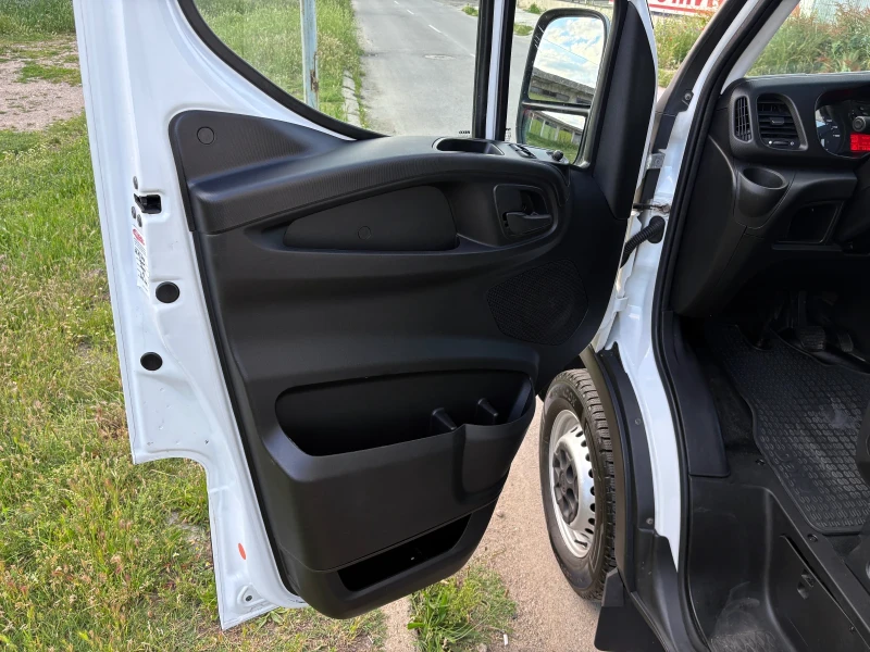 Iveco Daily Хладилен* Автоматик* Климатроник* Падащ борд* , снимка 10 - Бусове и автобуси - 50532940