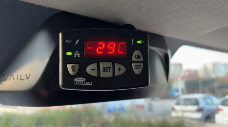 Iveco Daily Хладилен* Автоматик* Климатроник* Падащ борд* , снимка 8 - Бусове и автобуси - 50532940