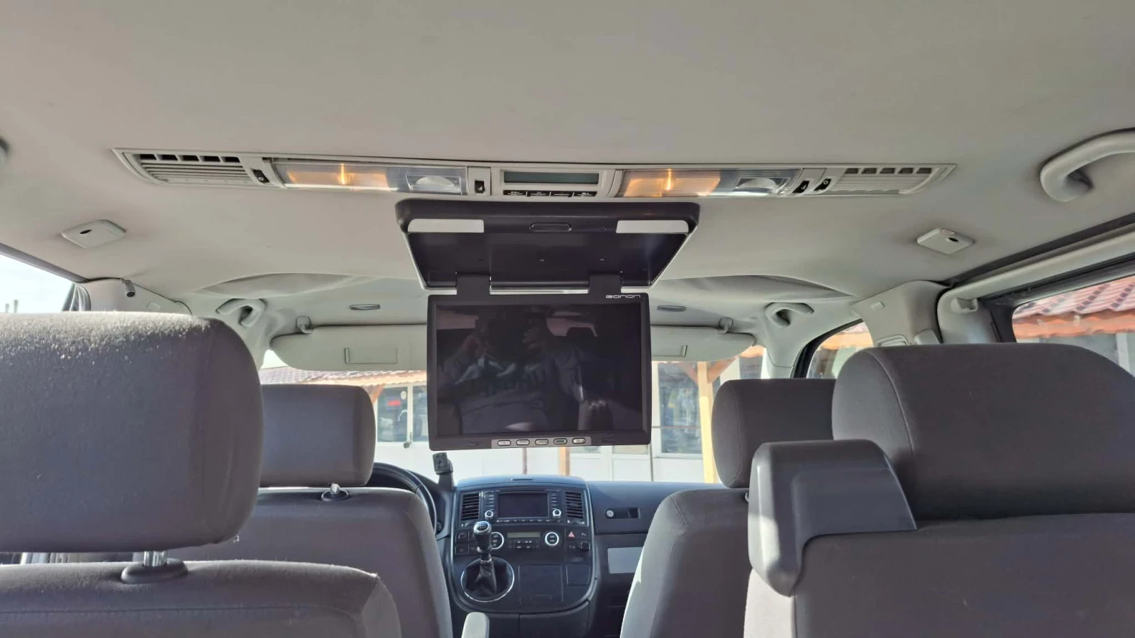 VW Multivan 2.5 170 коня, снимка 11 - Бусове и автобуси - 53709285